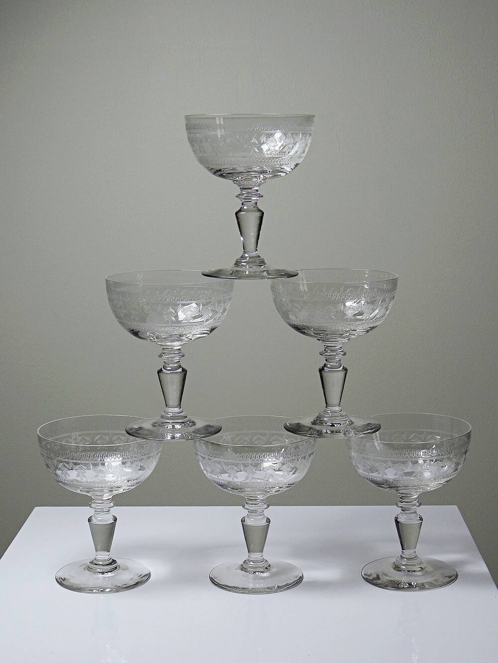 Set of 6 antique fine crystal champagne glasses, star engraved, 19th-20th century.