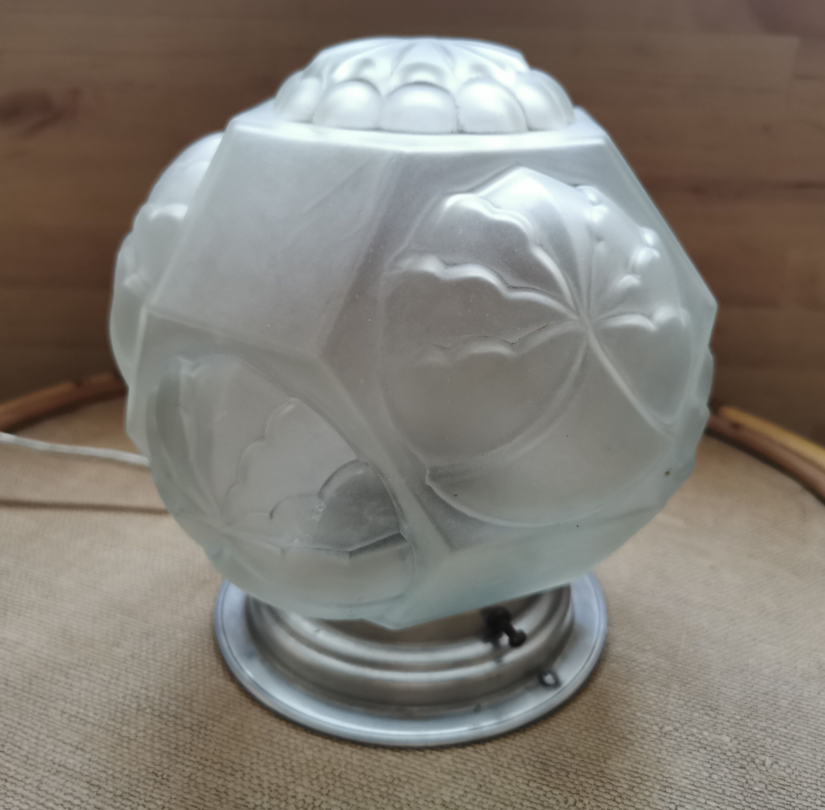 Art deco pressed glass pose lamp