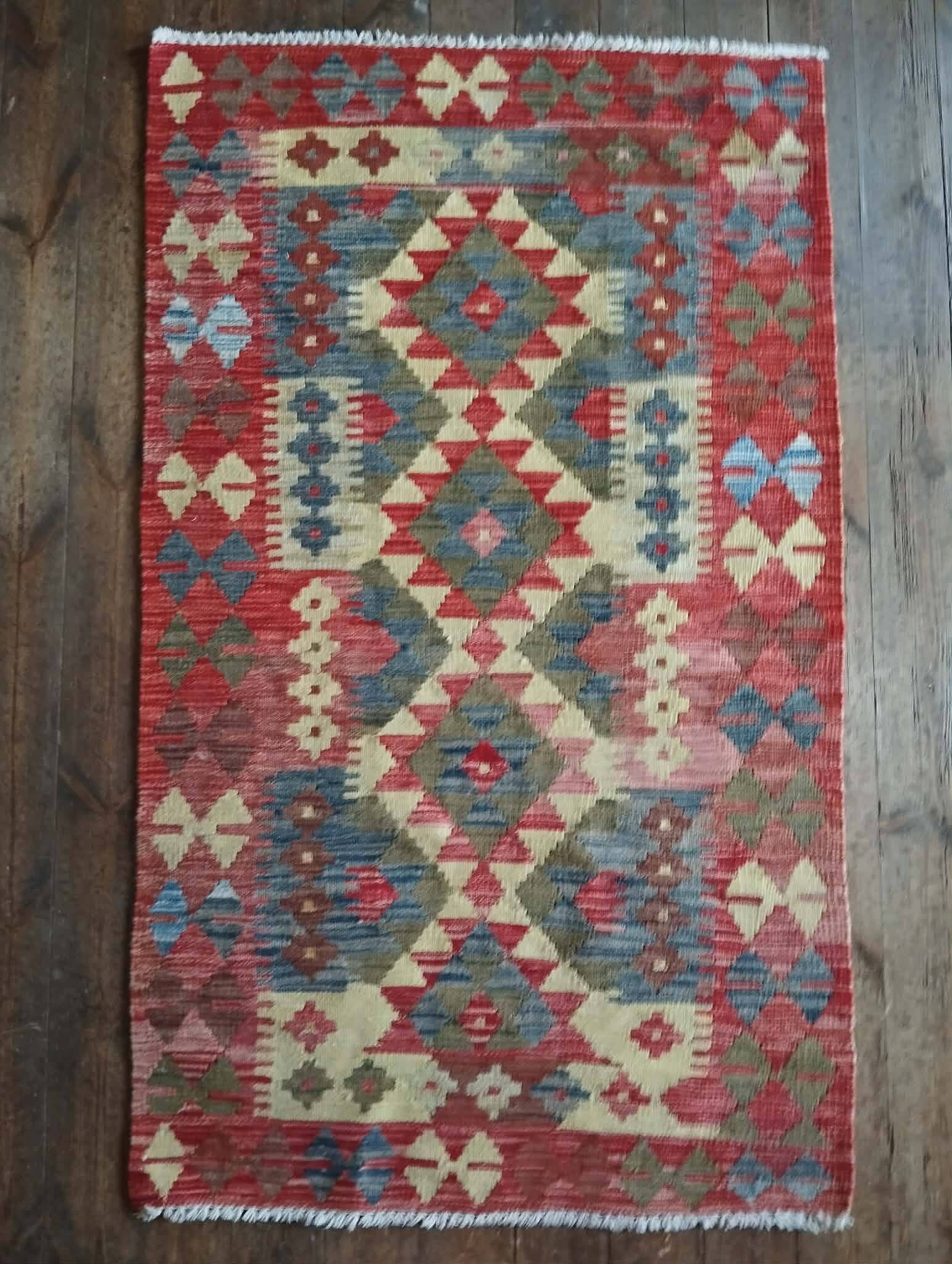 Handmade Persian Qashqai rug 150x89cm