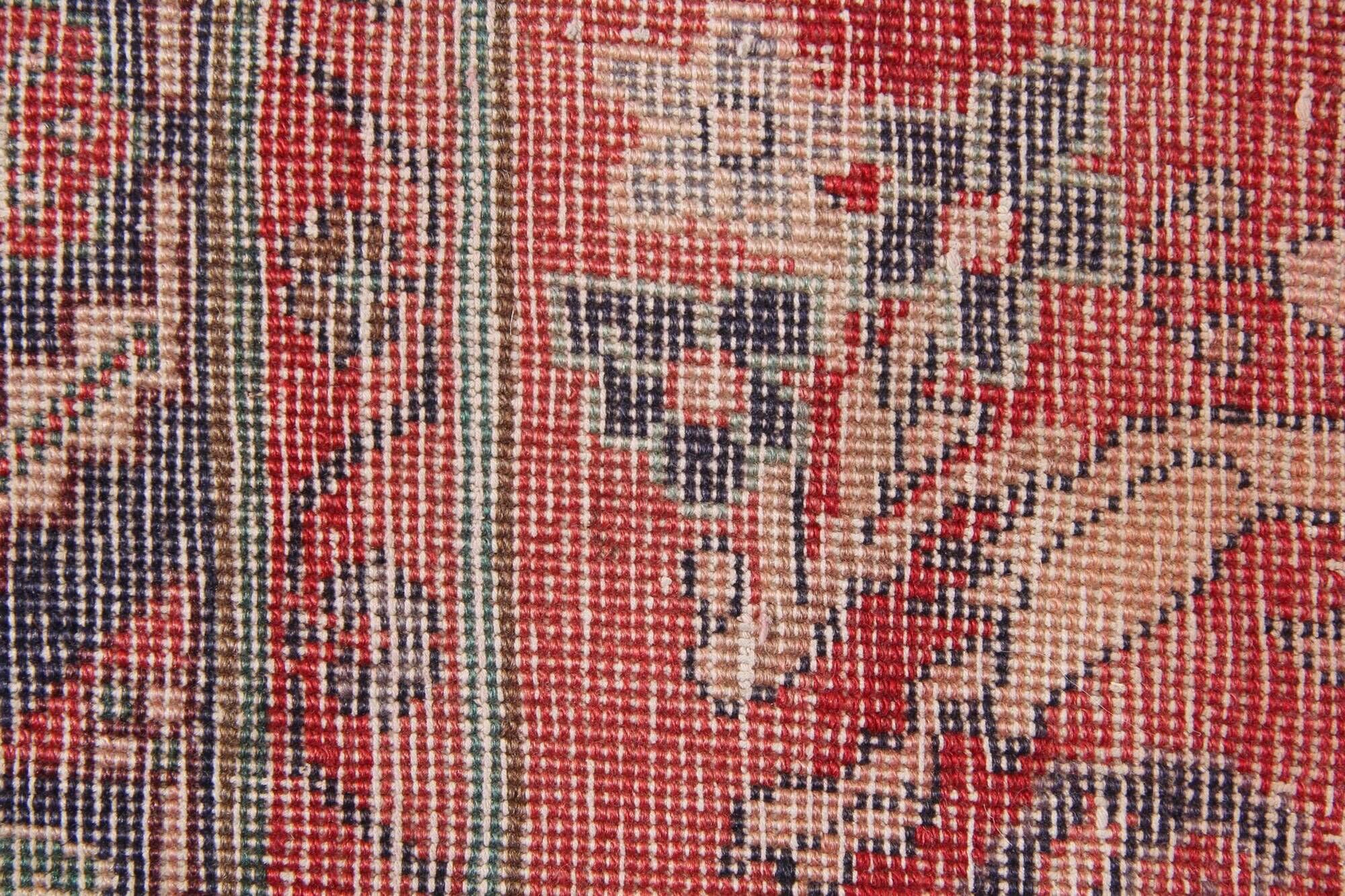 Traditional red medallion runner rug long handmade oriental wool carpet - 135x285cm