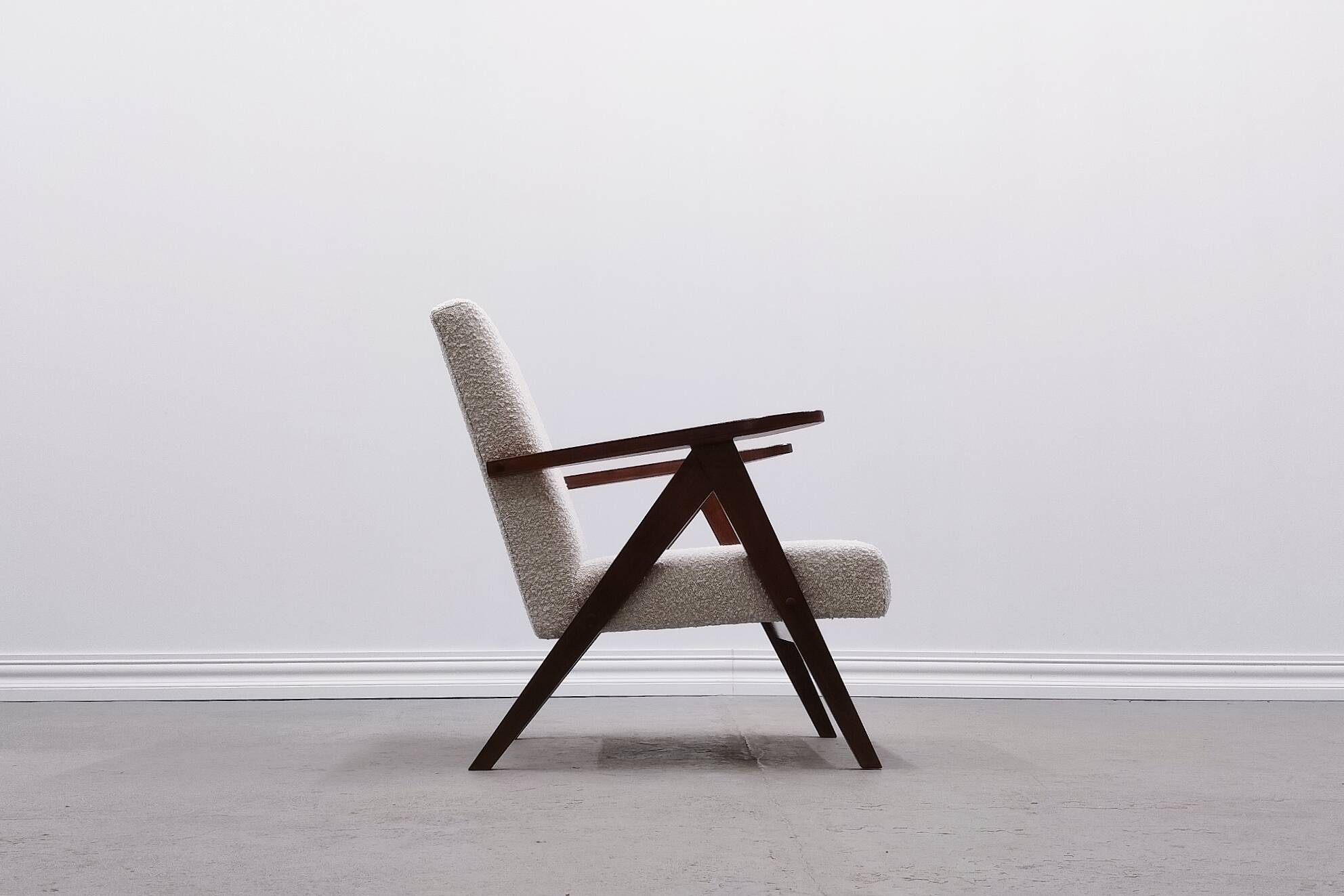 Mid Century Easy Chair Model B - 310 Var in Ivory Buckle