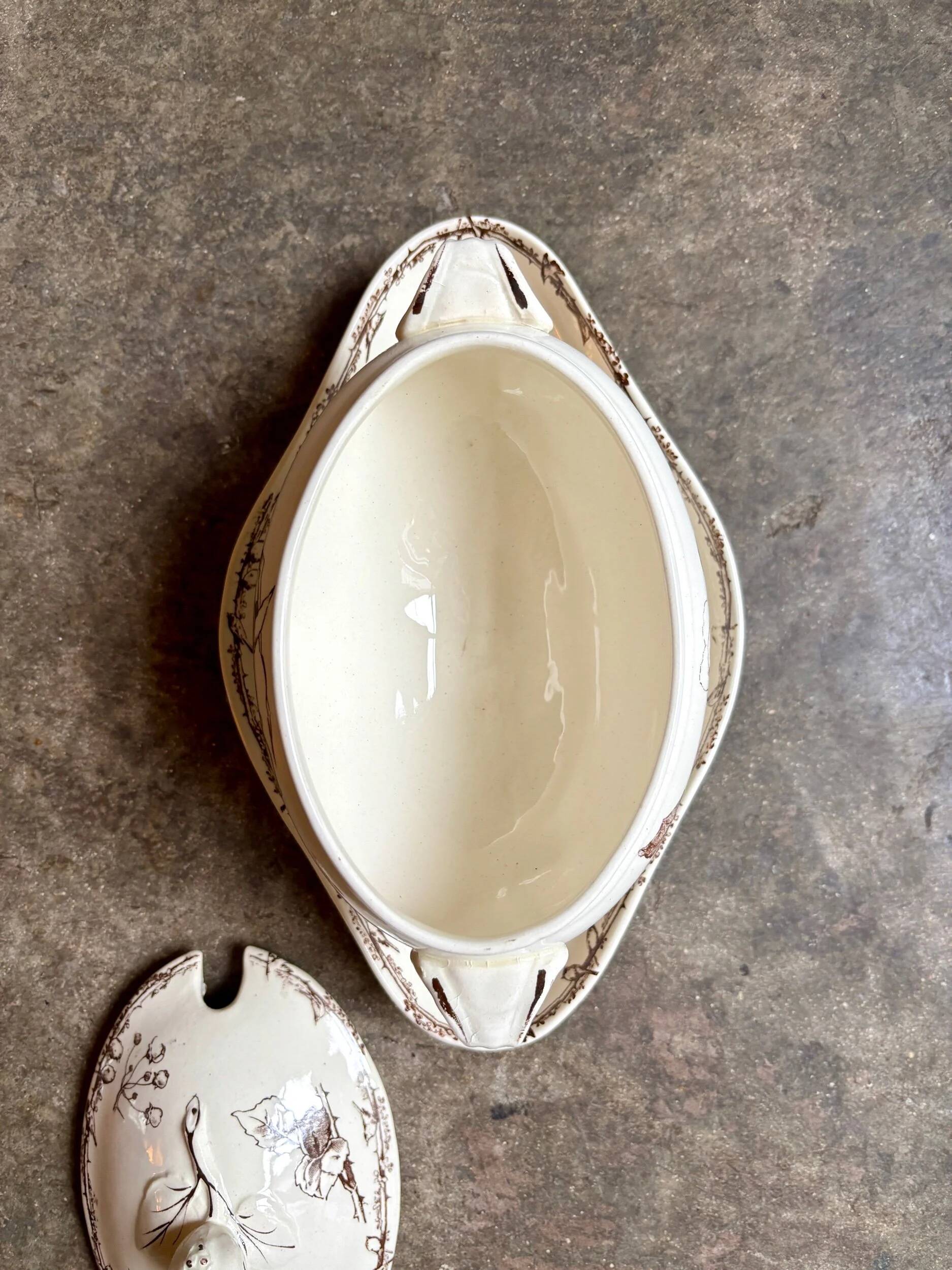 HB & Cie brown ironstone gravy boat with lid