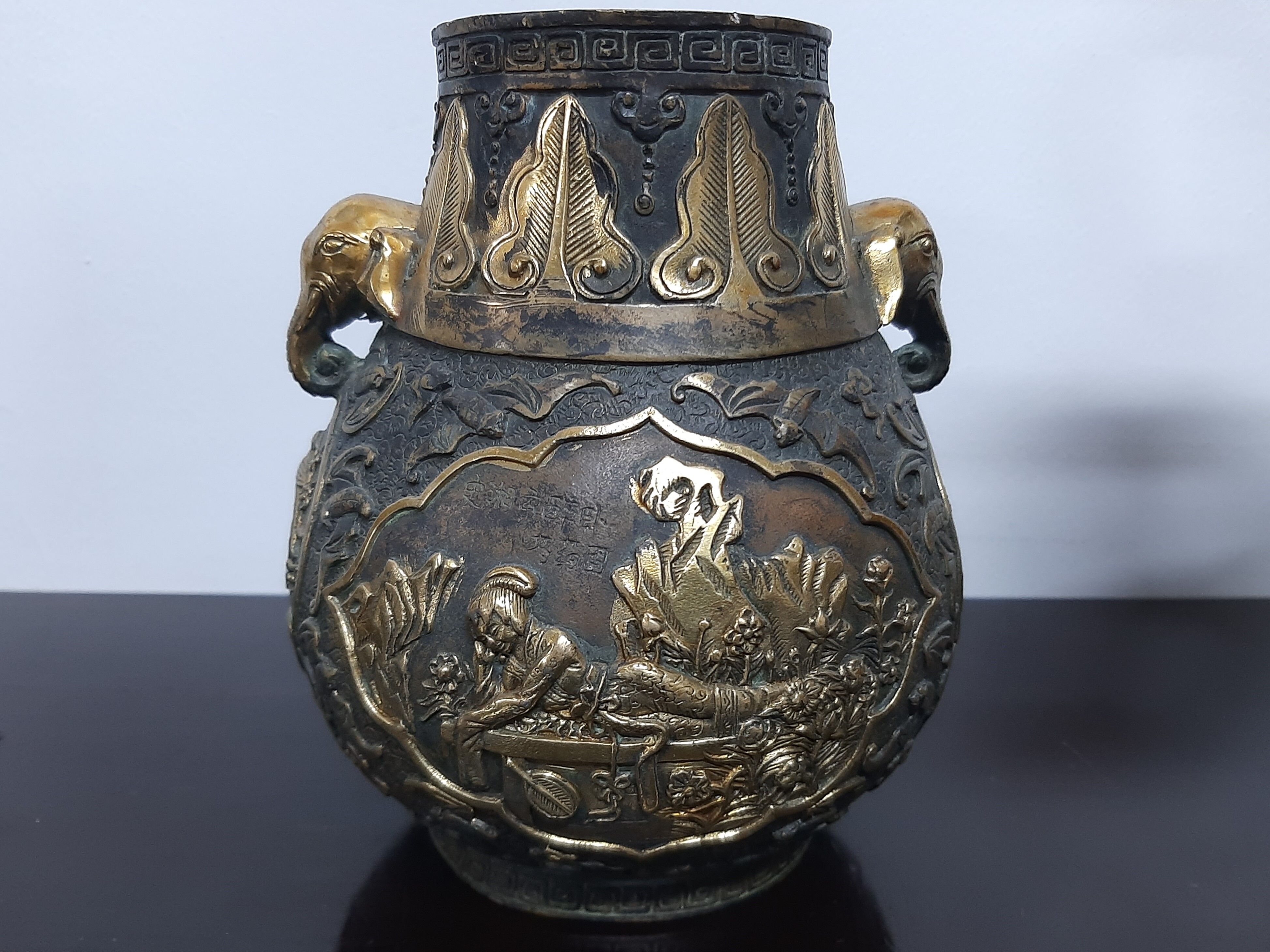 Chinese archaistic bronze vase, 19th century
