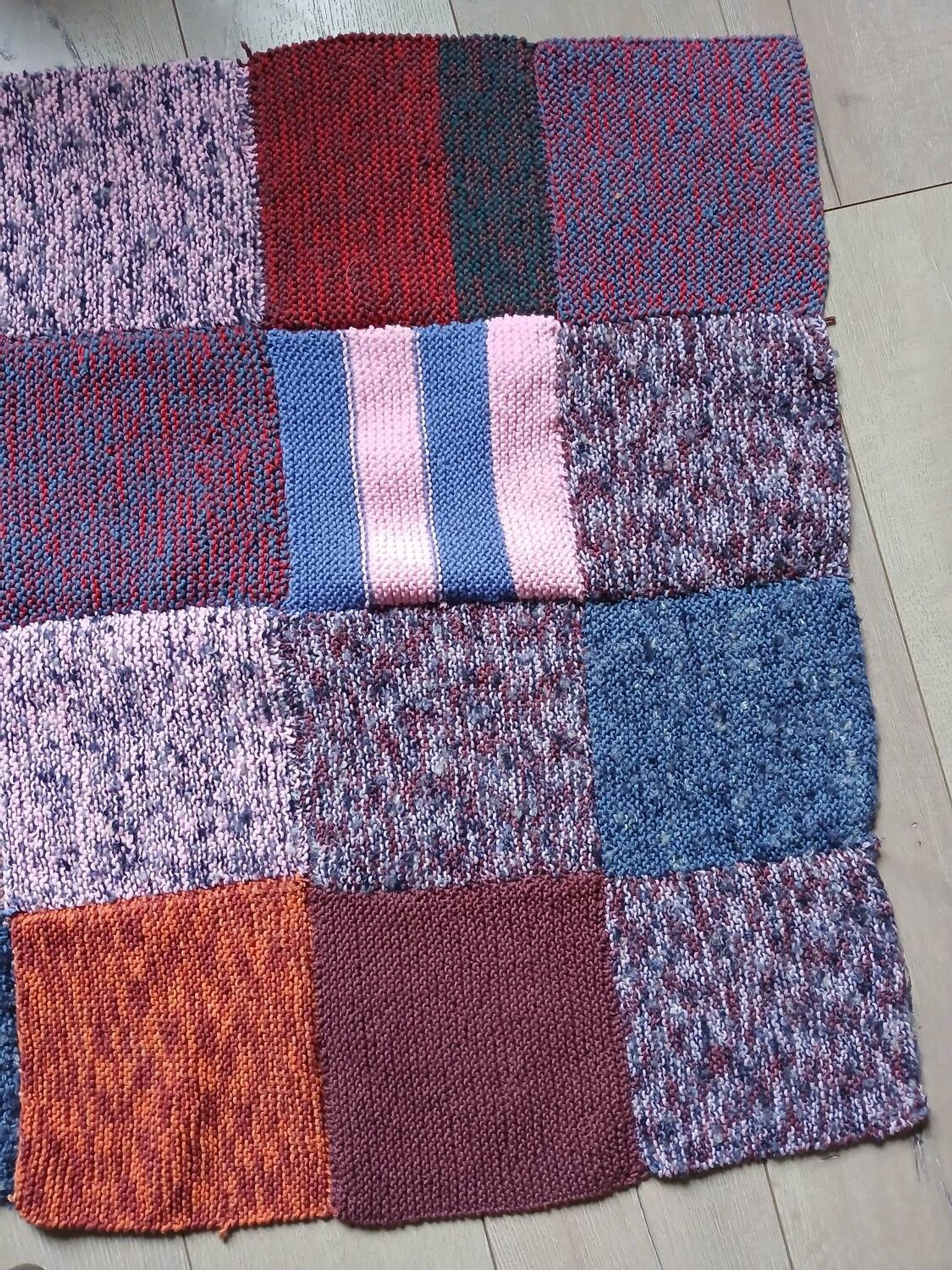 Plaid en patchwork tricoté main