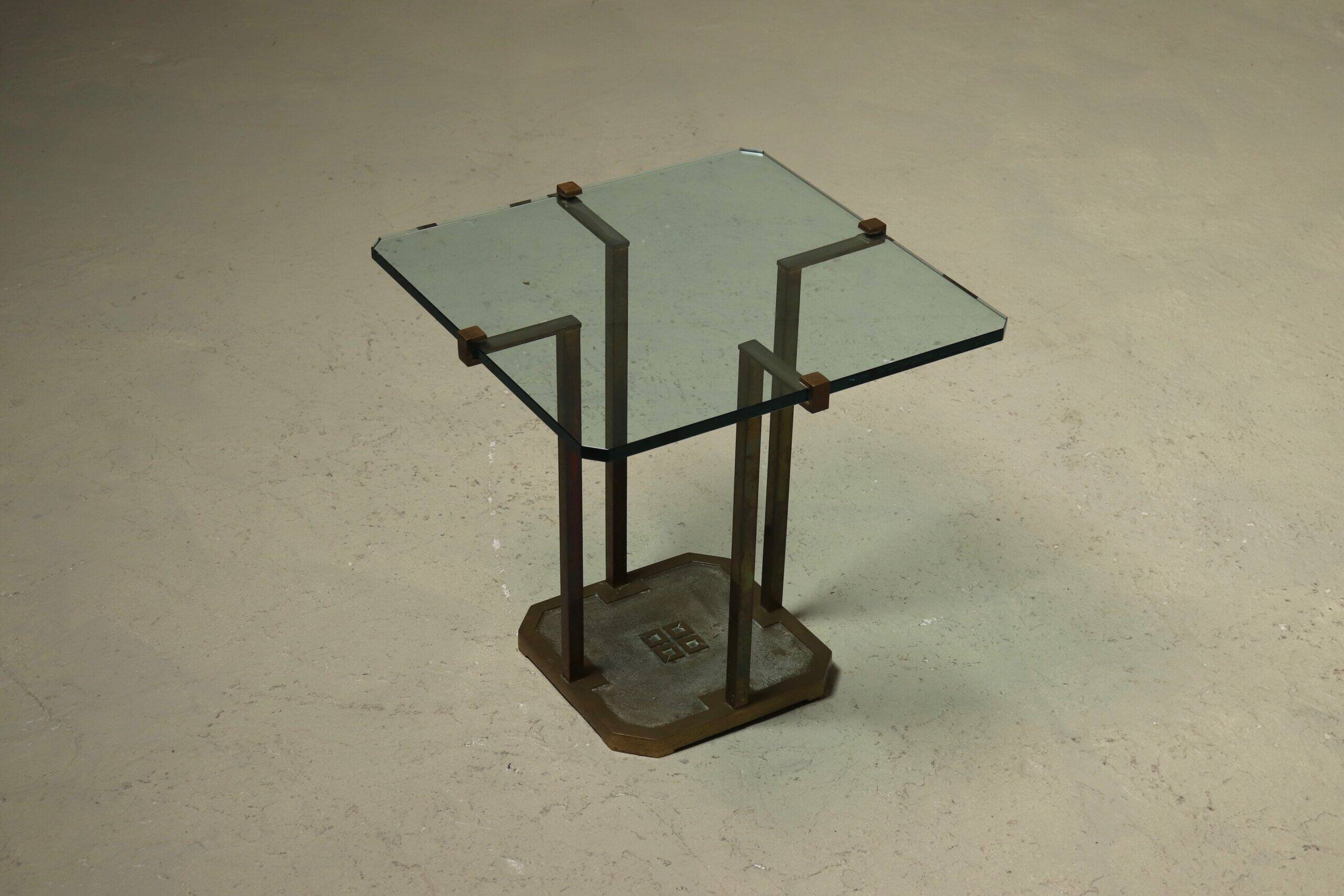Table d'appoint modèle T18 par Peter Ghyczy années 1970