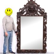 Miroir monumental ancien du XVIIIe siècle en chêne, orné d'un chérubin, de Hollande.
