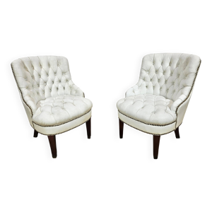 une paire de fauteuils