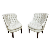Une paire de fauteuils chesterfield, Angleterre, années 1960.