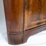Antique late empire corner cabinet of mahogany and in great vintage condition from the 1840s.