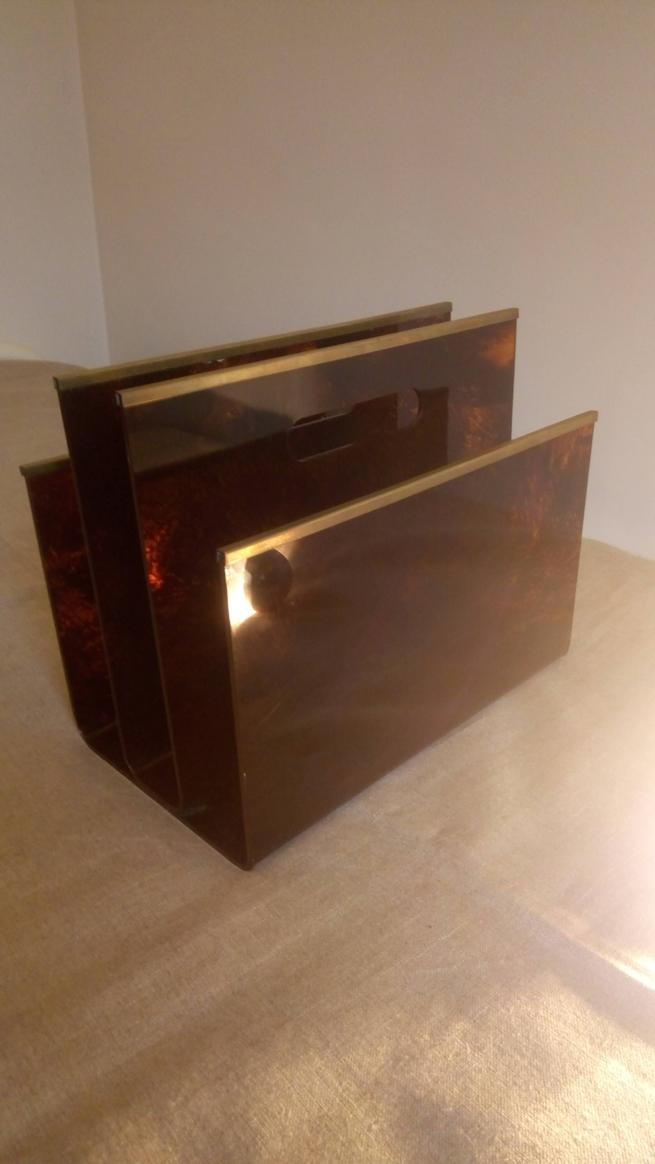 Magazine holder in lucite, tortoiseshell