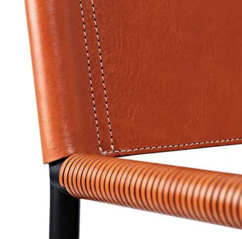 Pair of bar stools with backrest, tobacco colour and black metal.