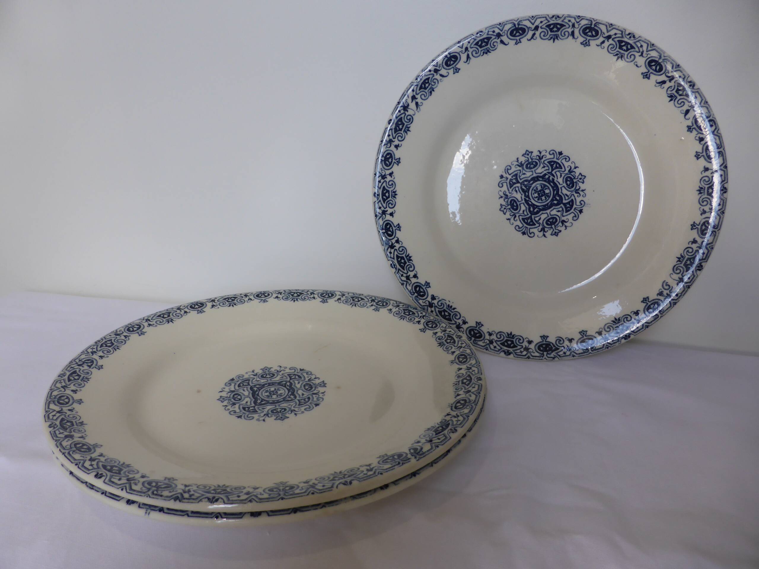 3 Gien dinner plates, Montmorency pattern 220606