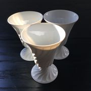 Lot de 3 coupes à café en porcelaine
