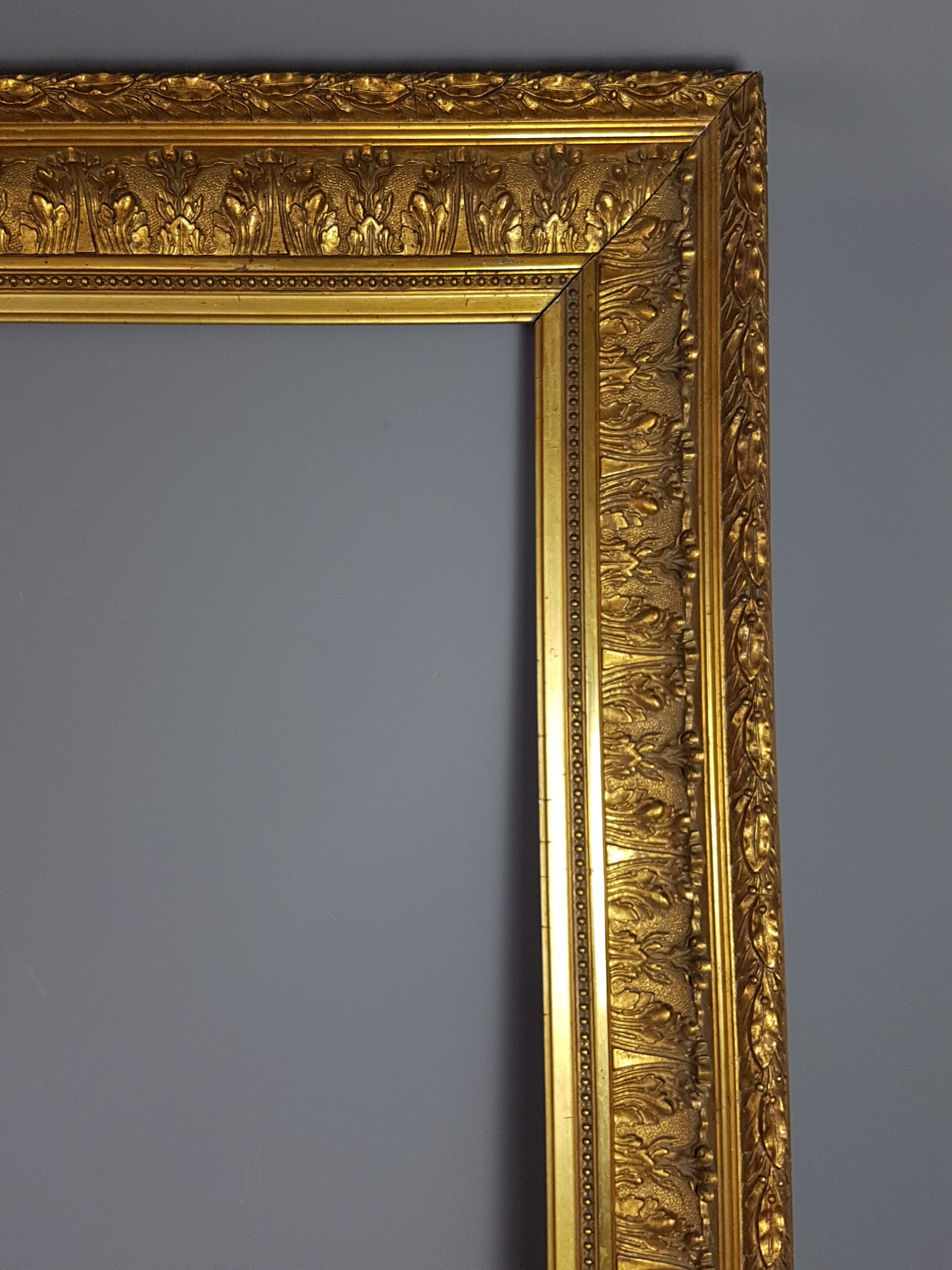 Imposing nineteenth century frame wood and gilded stucco 103x87 foliage 82.7x66.7 cm SB
