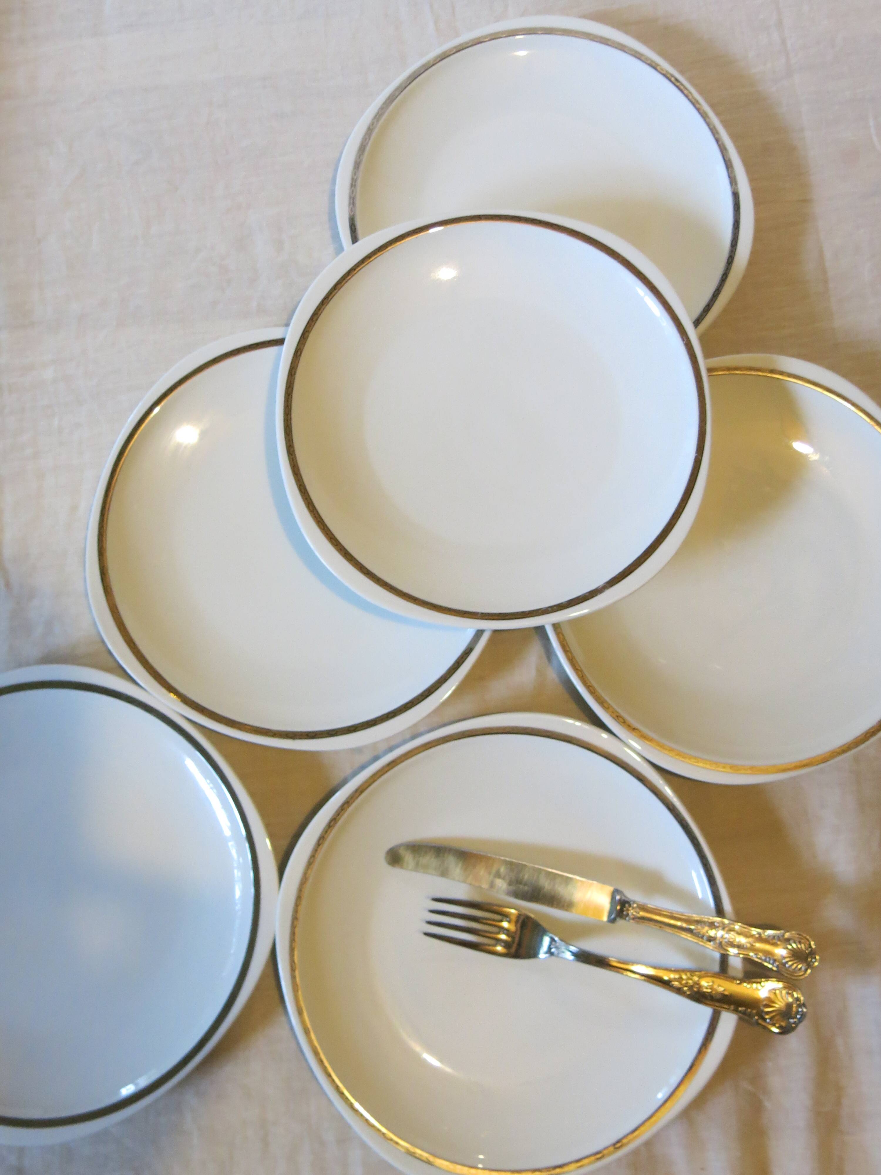 6 Sologne porcelain dinner plates in very good condition