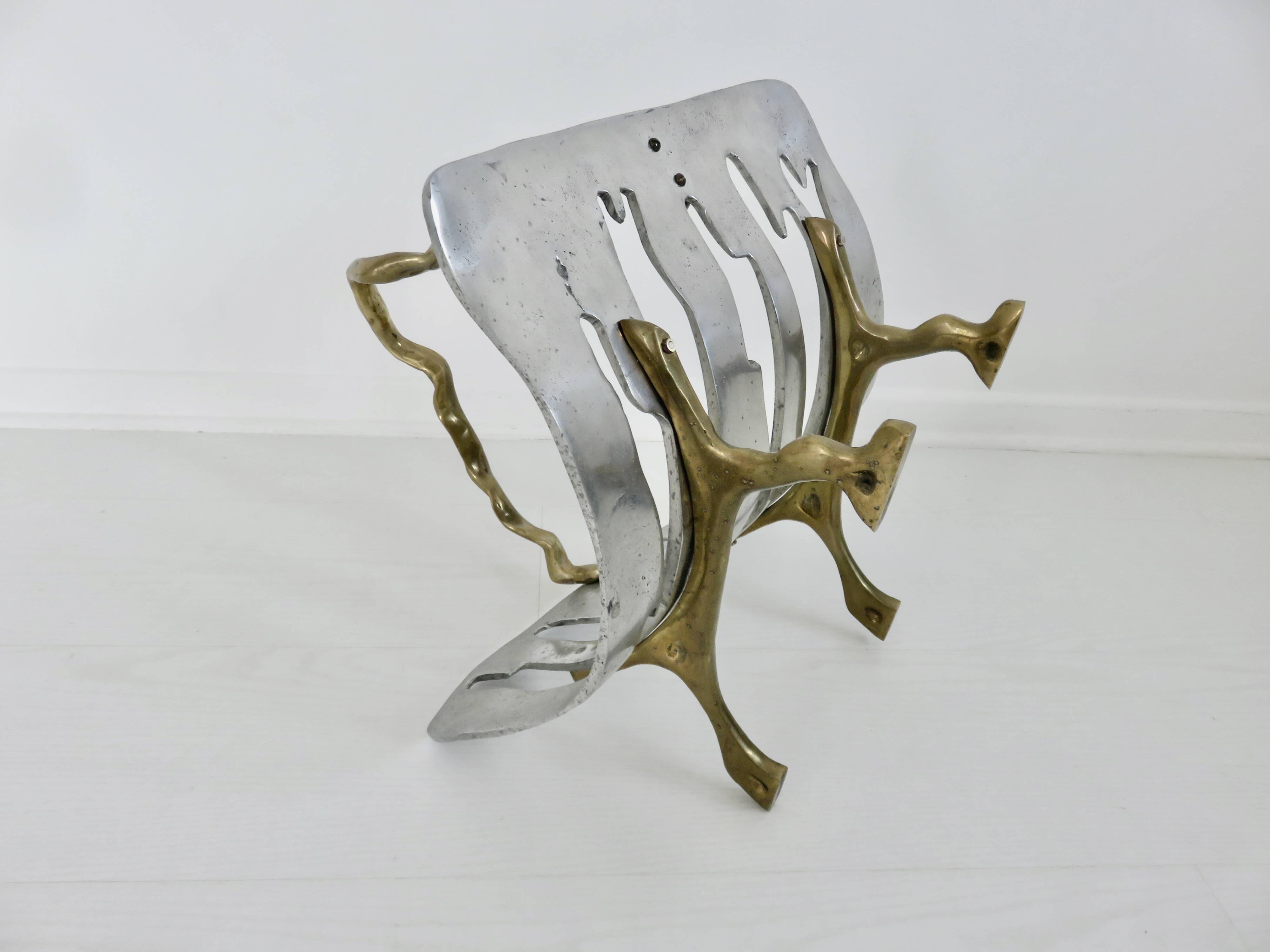 Porte buches de cheminée moderniste, laiton et aluminium, 1970