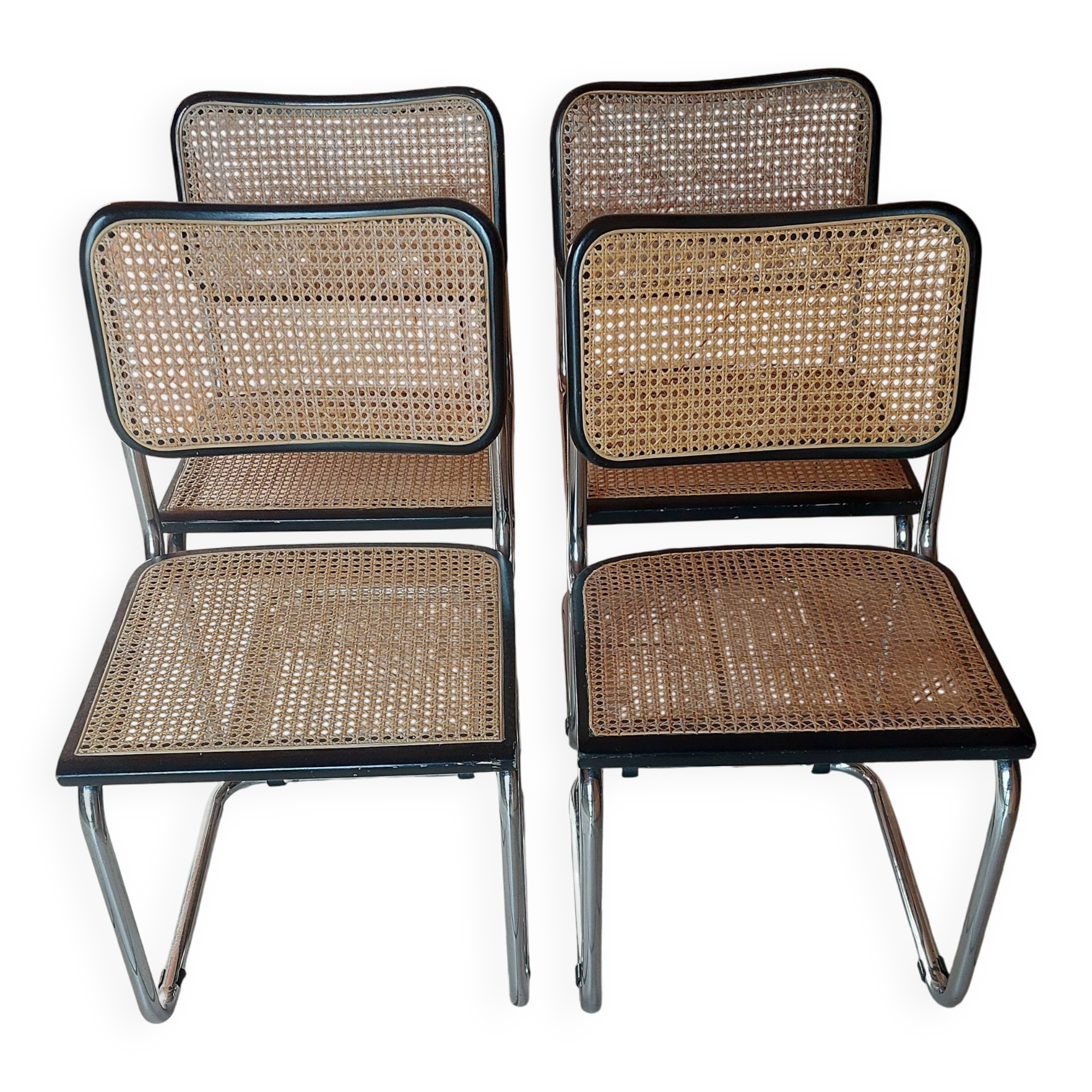 4 chairs B32
