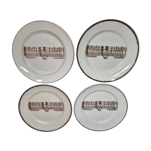 ensemble de quatre assiettes