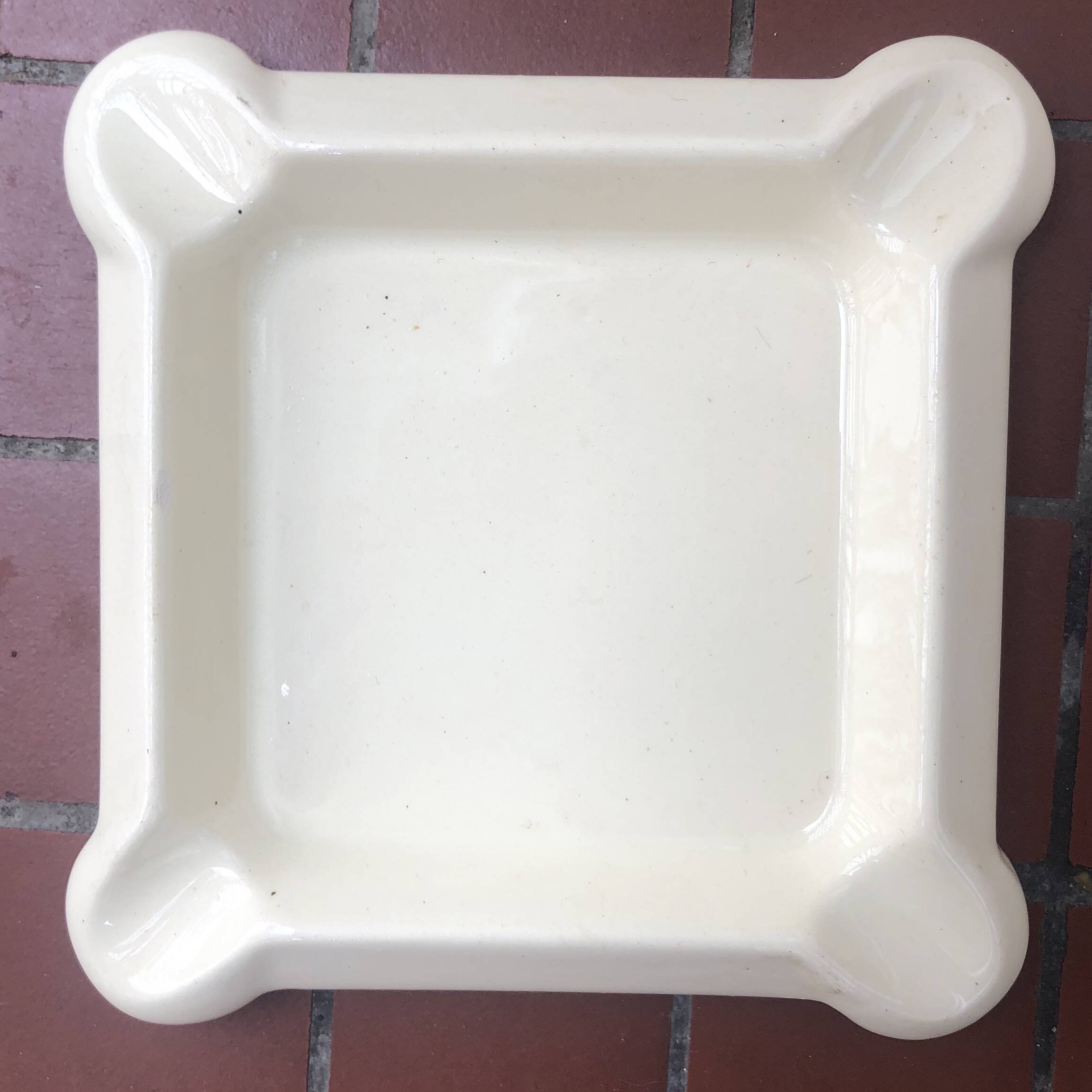 Digoin cream ashtray