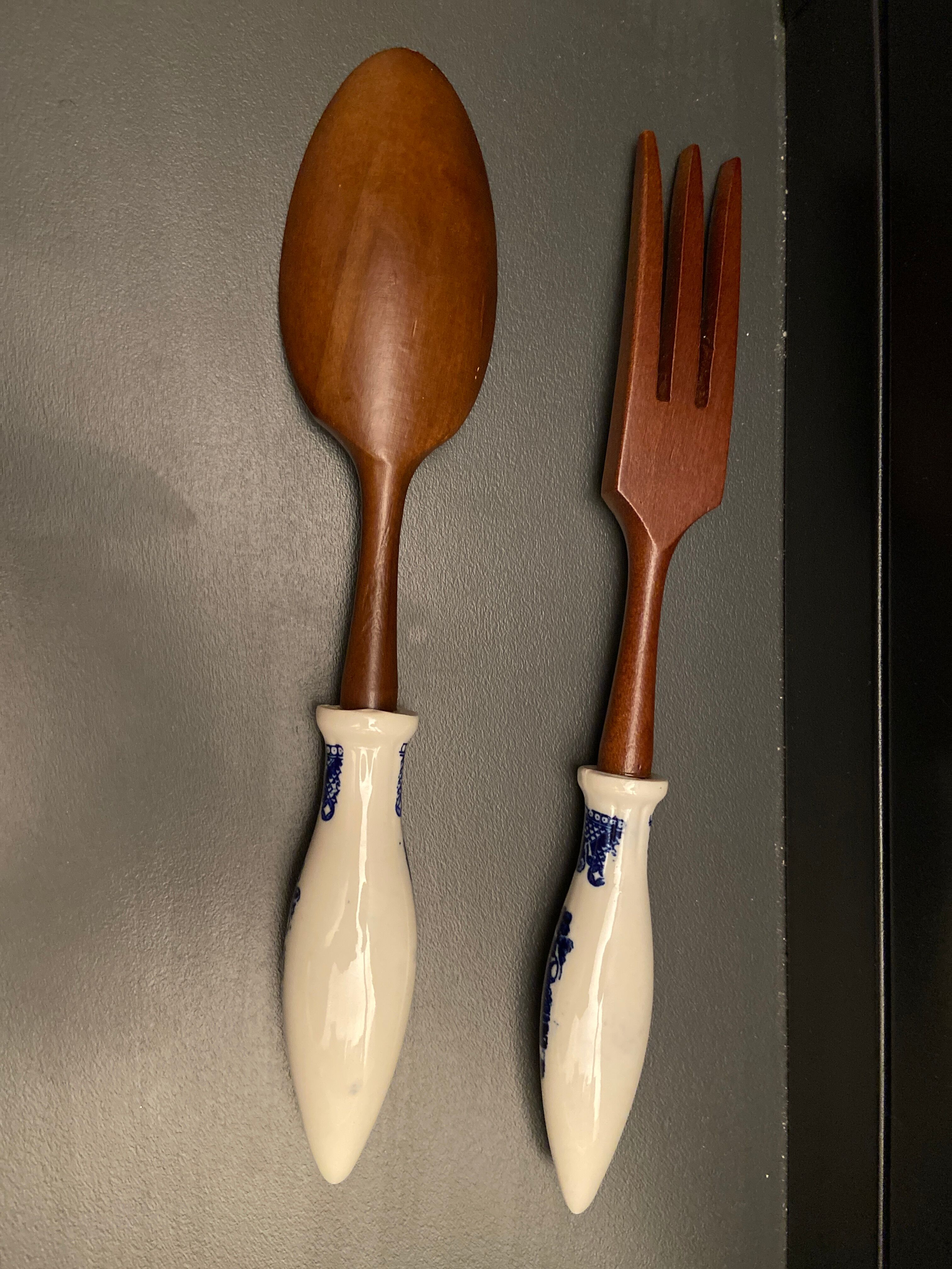 Salad servers