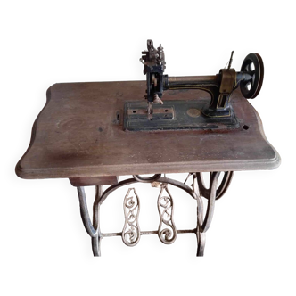 1872 Singer sewing machine