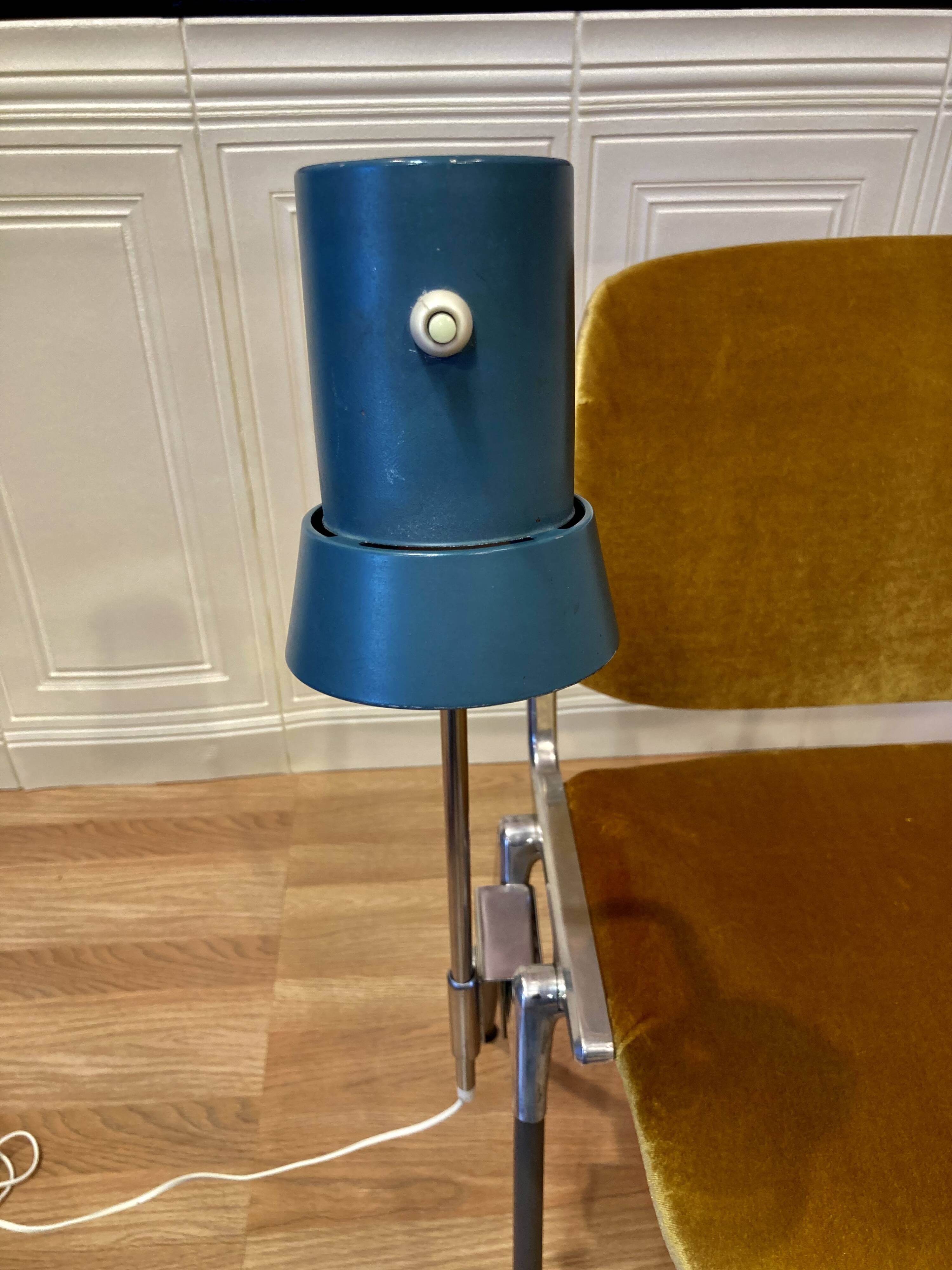 Large modular industrial lamp from the 1950s.
