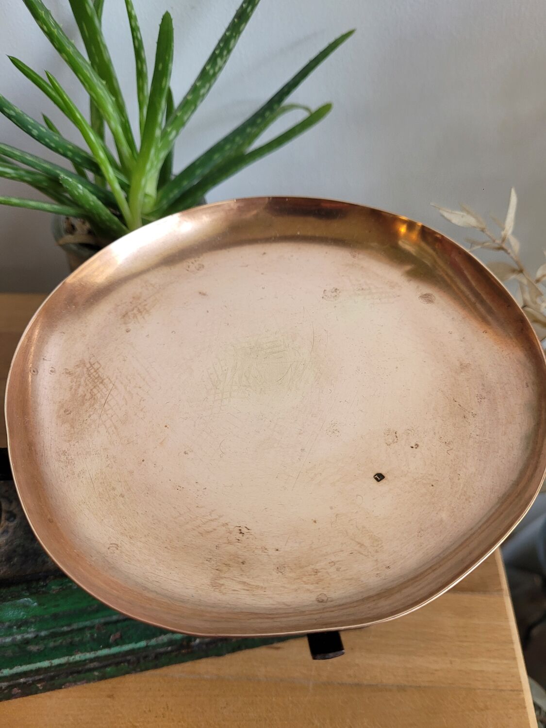Cast iron scale copper trays