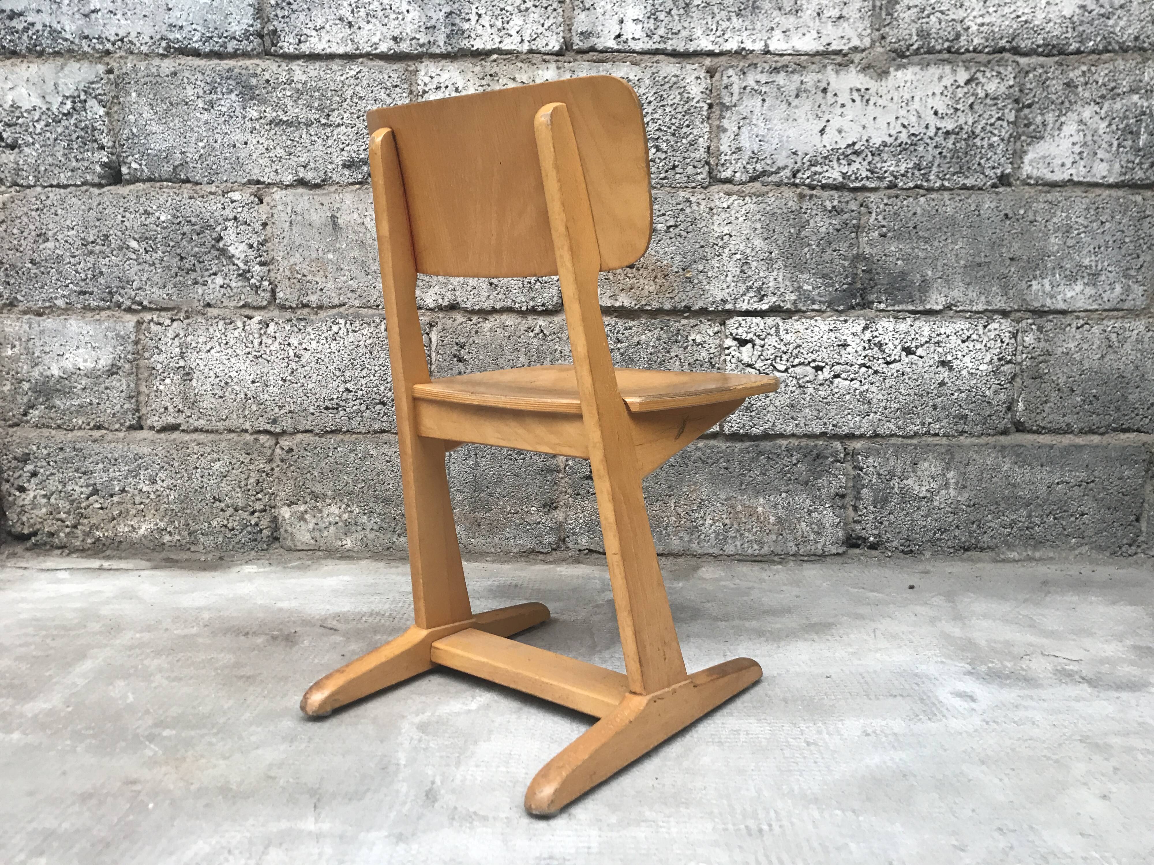 Series of 10 casala children's chairs in vintage light wood