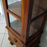 Mahogany column showcase, 1 glass door, 1 drawer, 5 wooden shelves