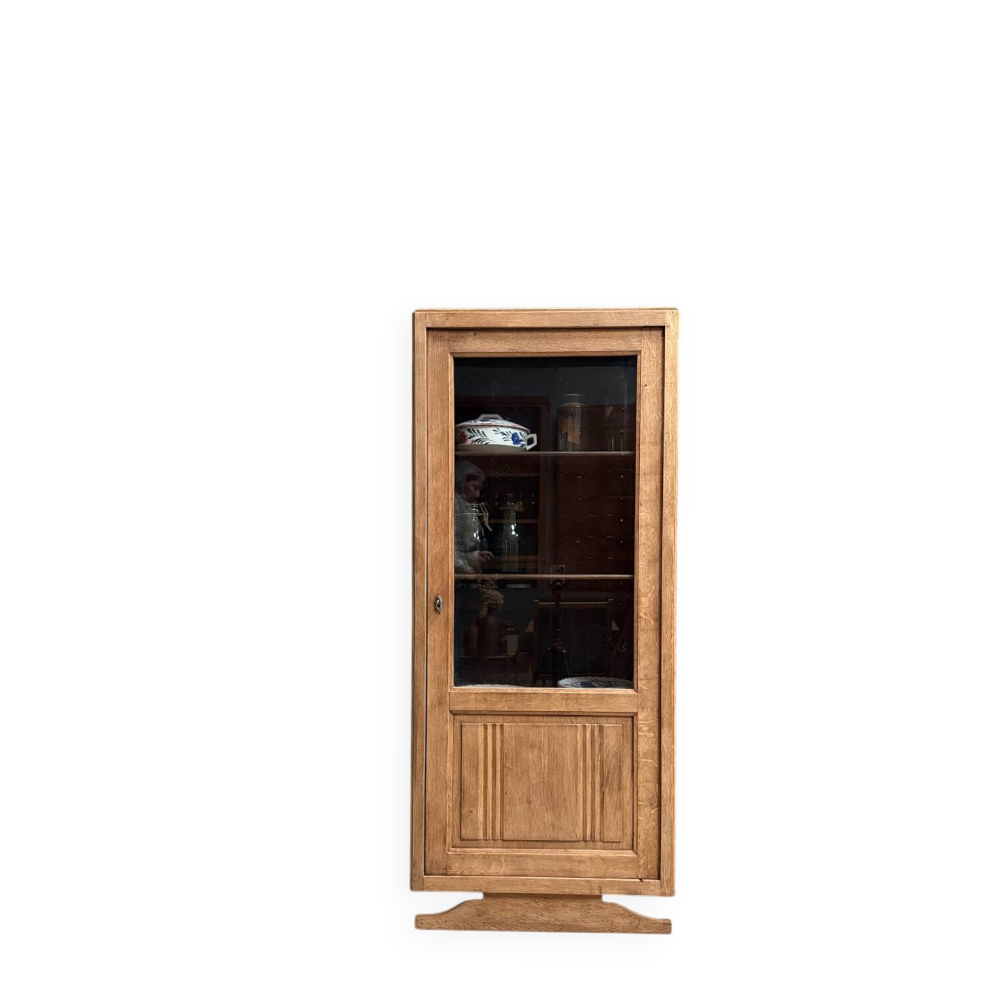 Small Parisian Art Deco showcase