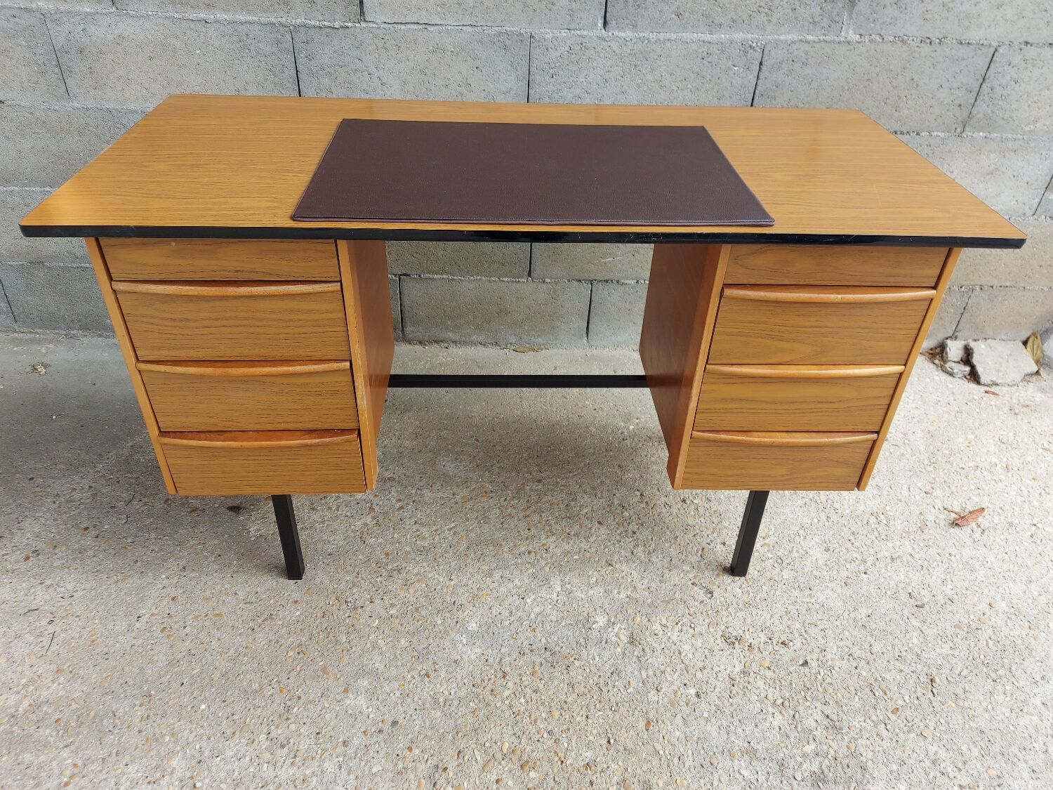 Adult desk, scandinavian type, 1970 and roneo chair