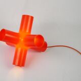Crosslight lamp to pose Jan Melis in Ben Oostrum