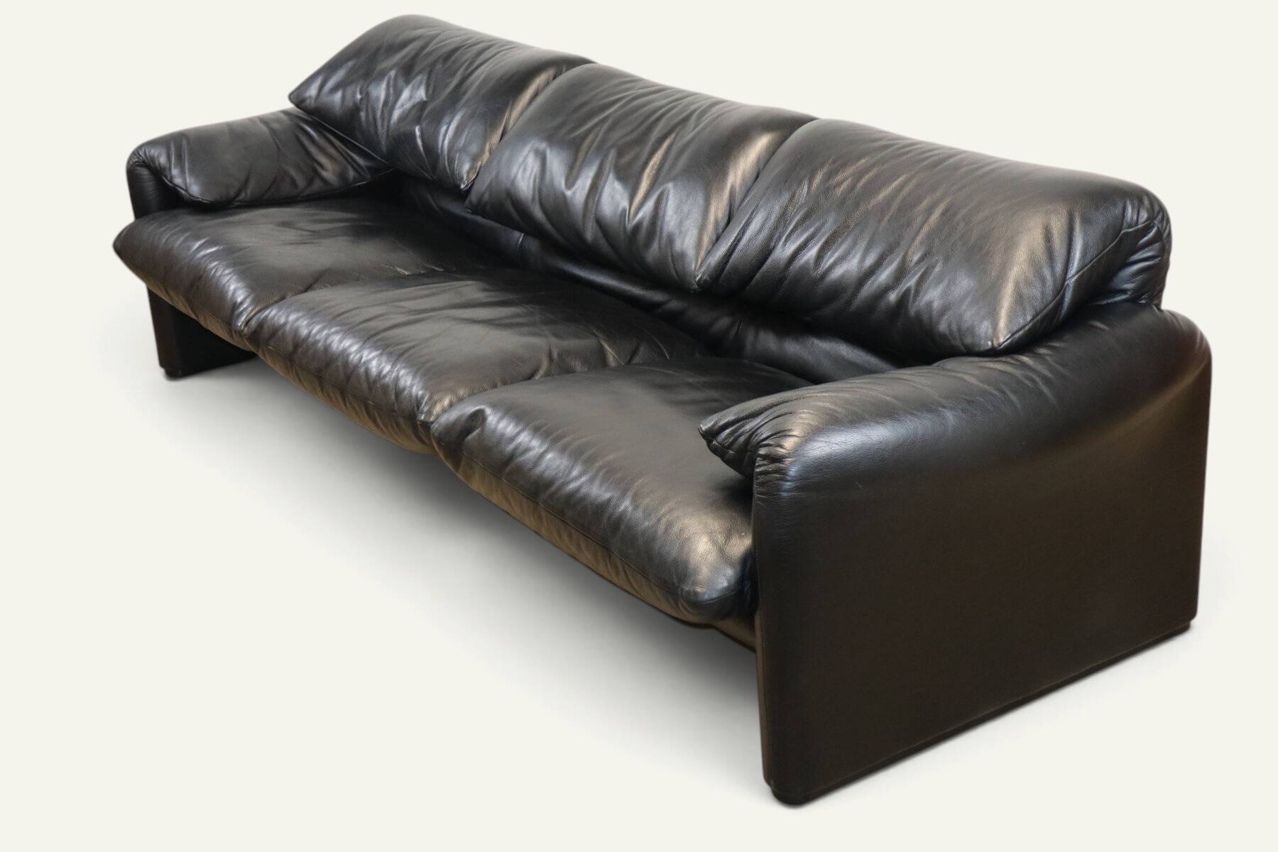 Maralunga 3-seater sofa in black leather by Vico Magistretti for Cassina