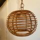 Suspension en rotin vintage