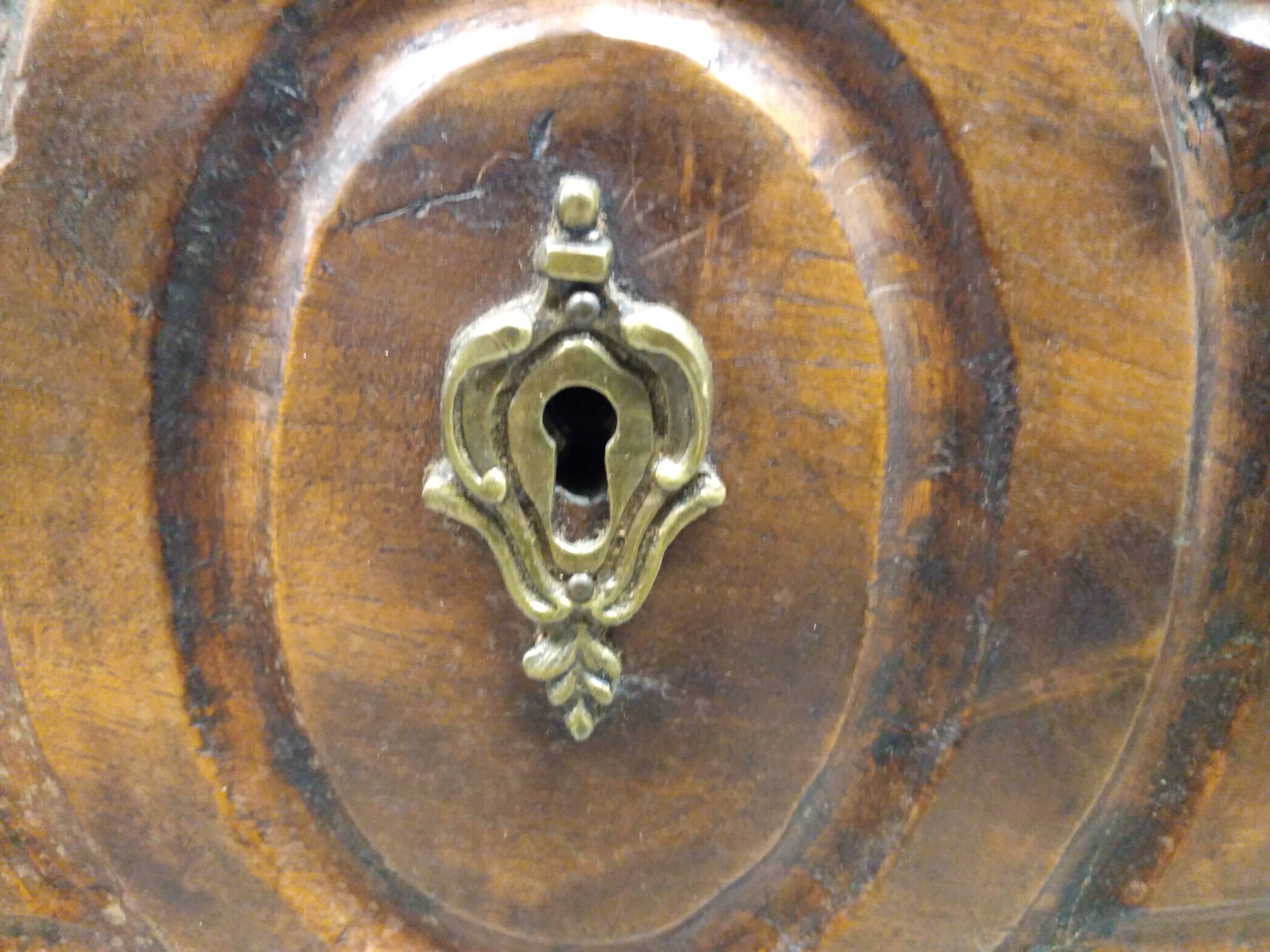Louis XV style jumping chest of drawers