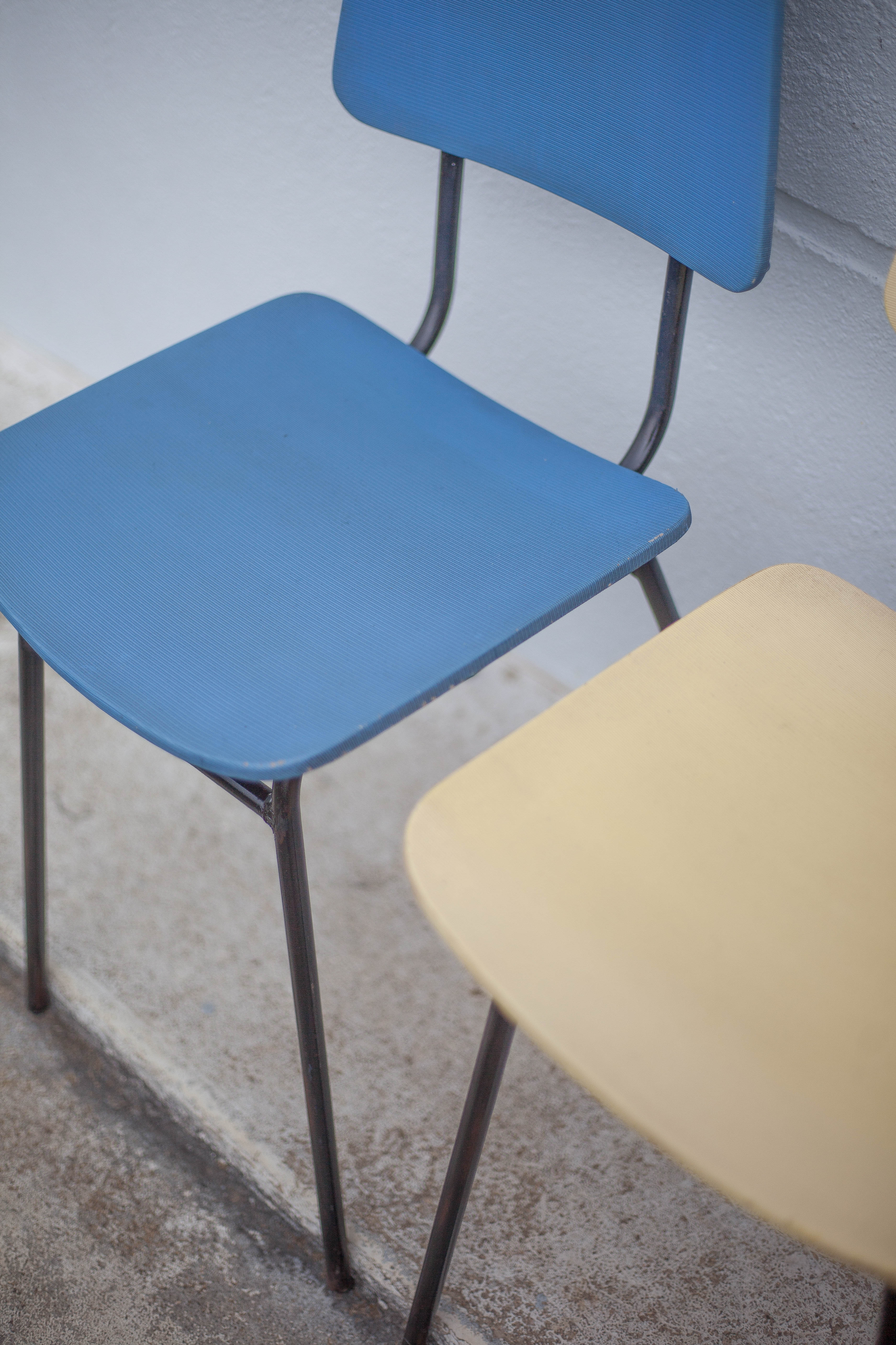 Set of 4 vintage chairs in metal and vinyl