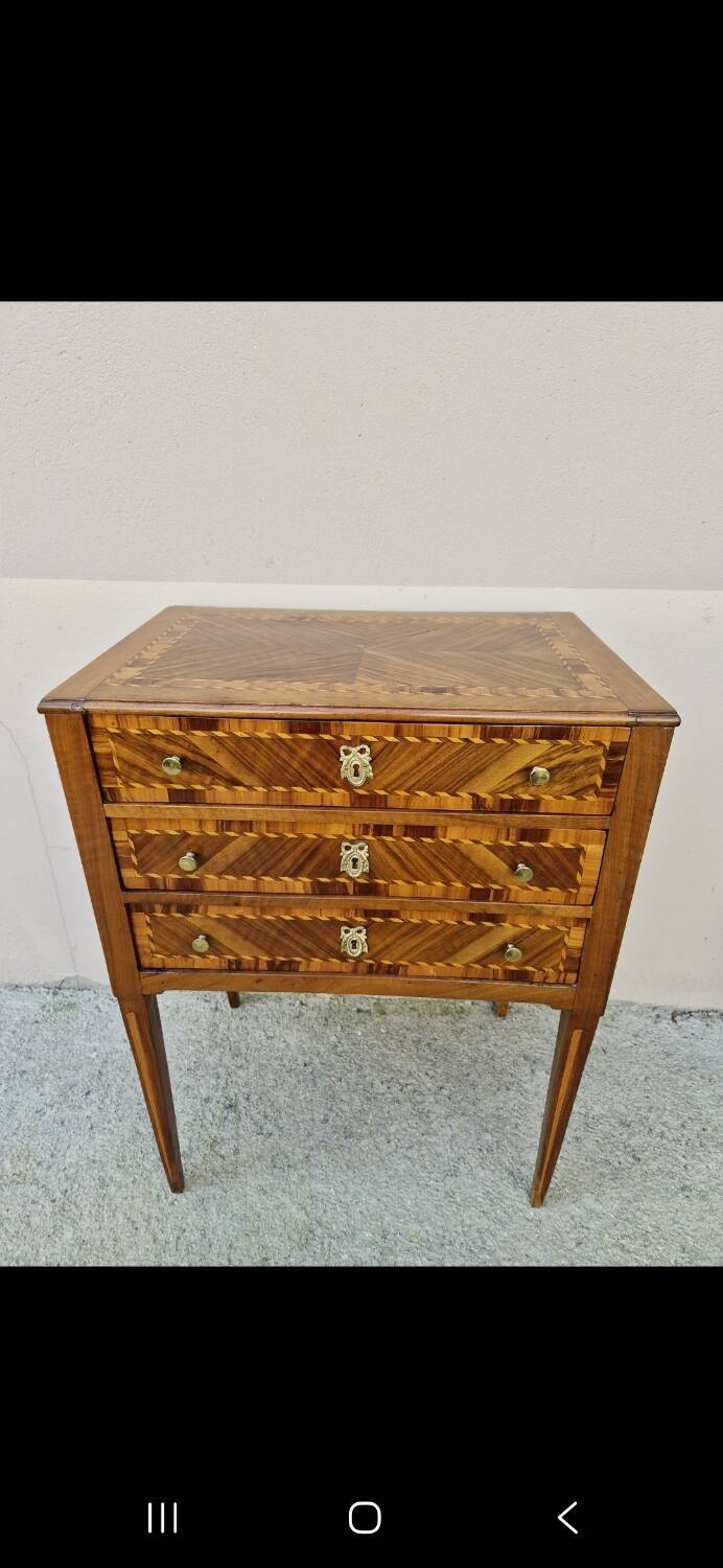 Commode Chiffonnier d'époque Louis XVI en marqueterie