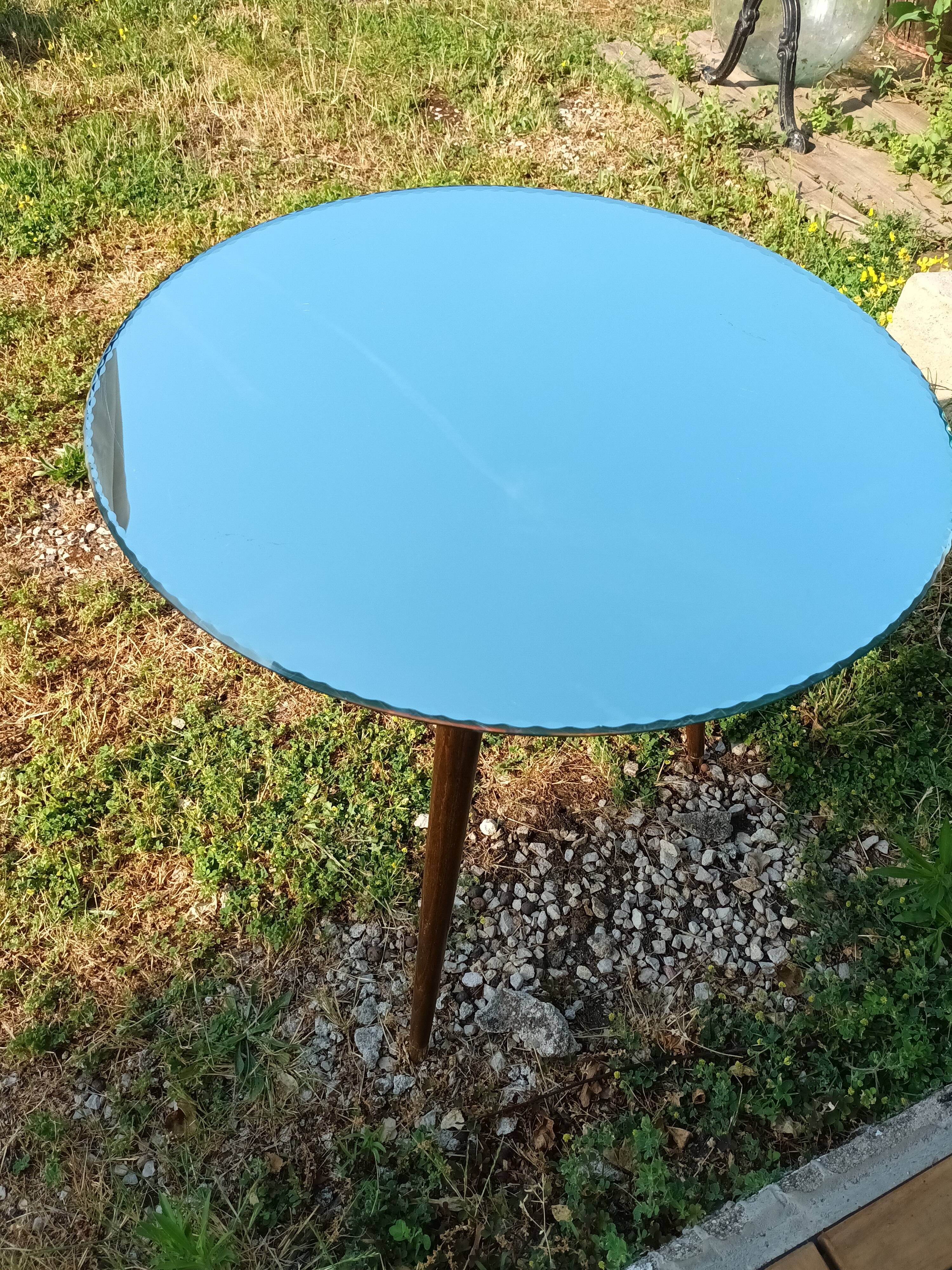 Tripod mirror table