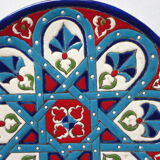 Flat enamelled geometrical patterns
