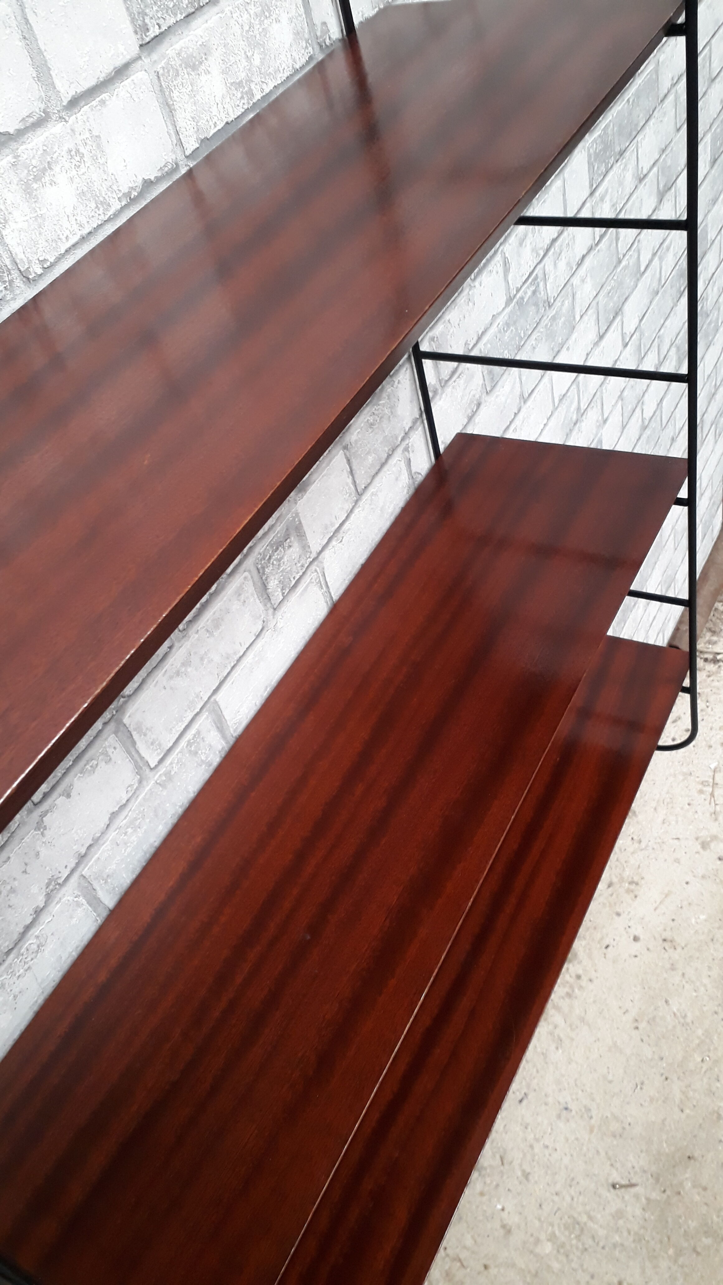 Scandinavian floor 1940 has 50 tomado, steel and 3 trays 65x19. Wooden mahogany plating