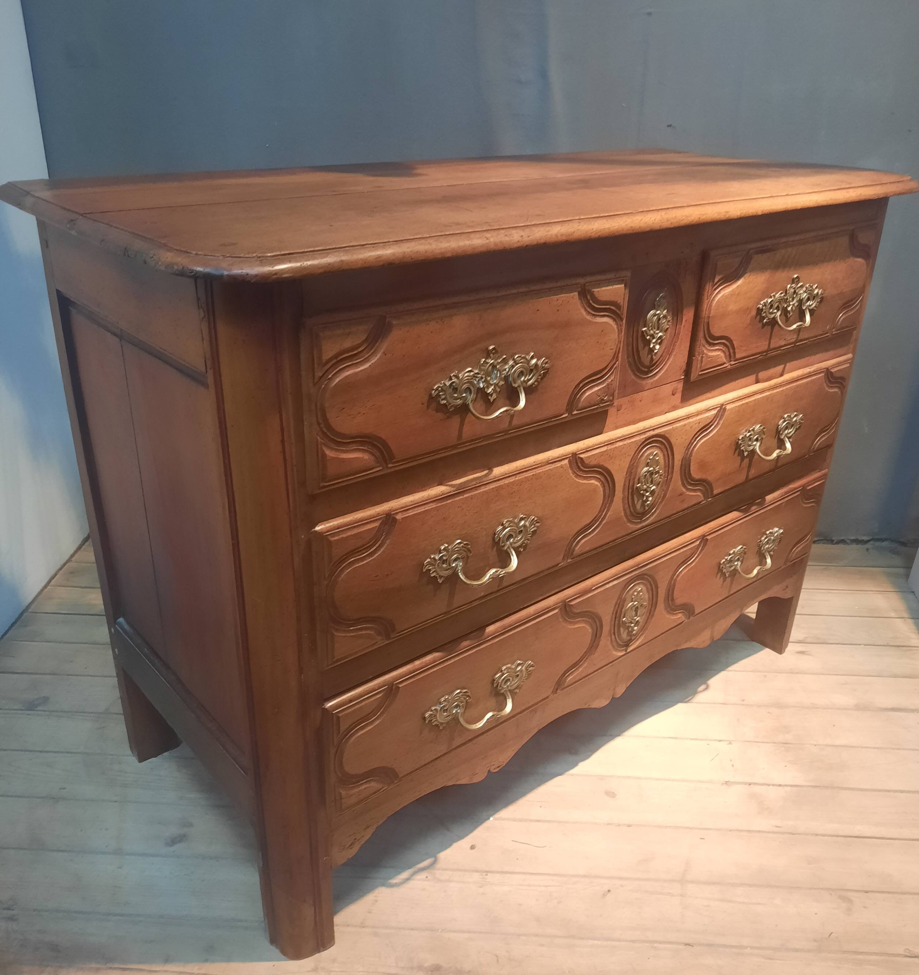 Commode rustique d epoque dix-huitième siècle