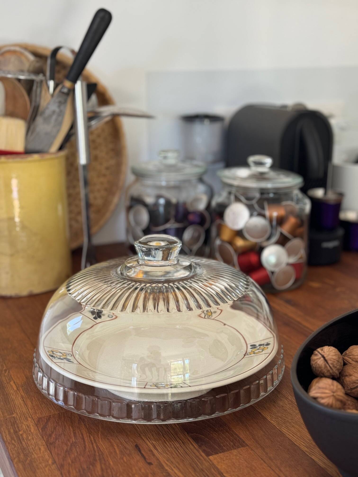 Plate on footstool Terre de Fer Salins Charbonnier