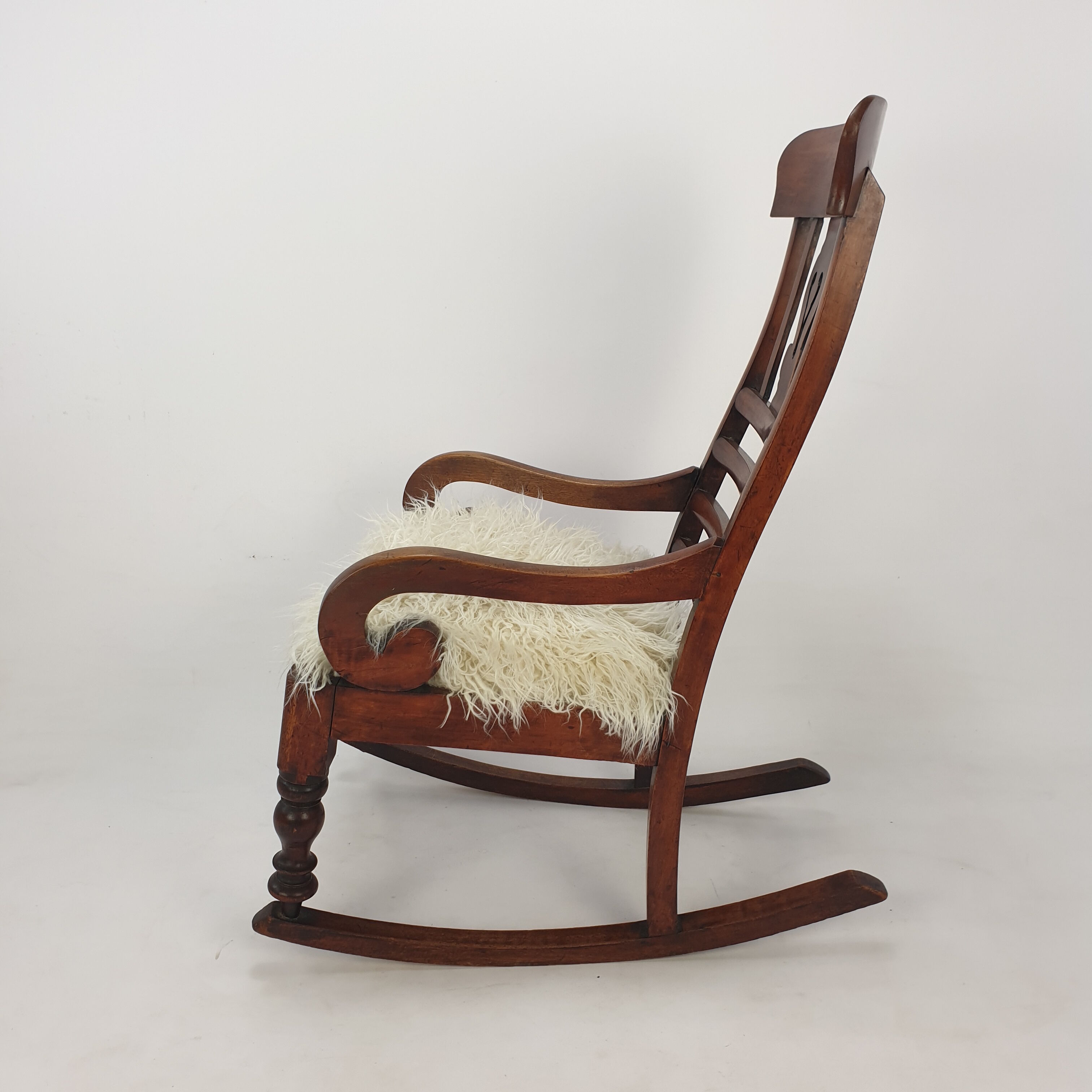 English 19th century wooden rocking chair