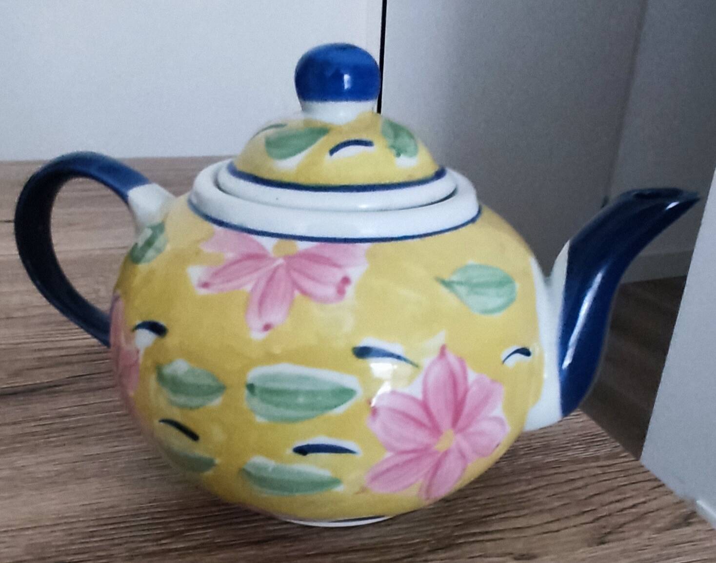 Teapot and milk jug