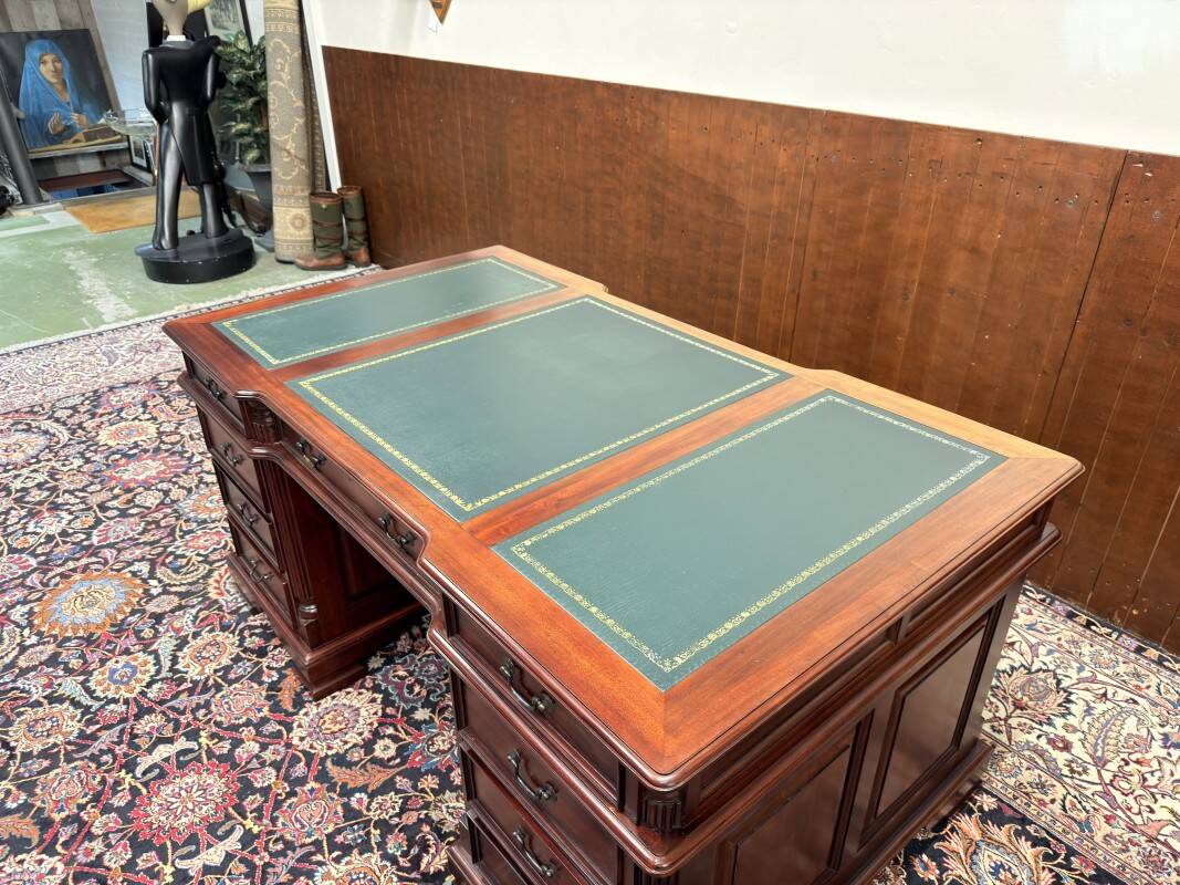 Bureau Chesterfield classique anglais