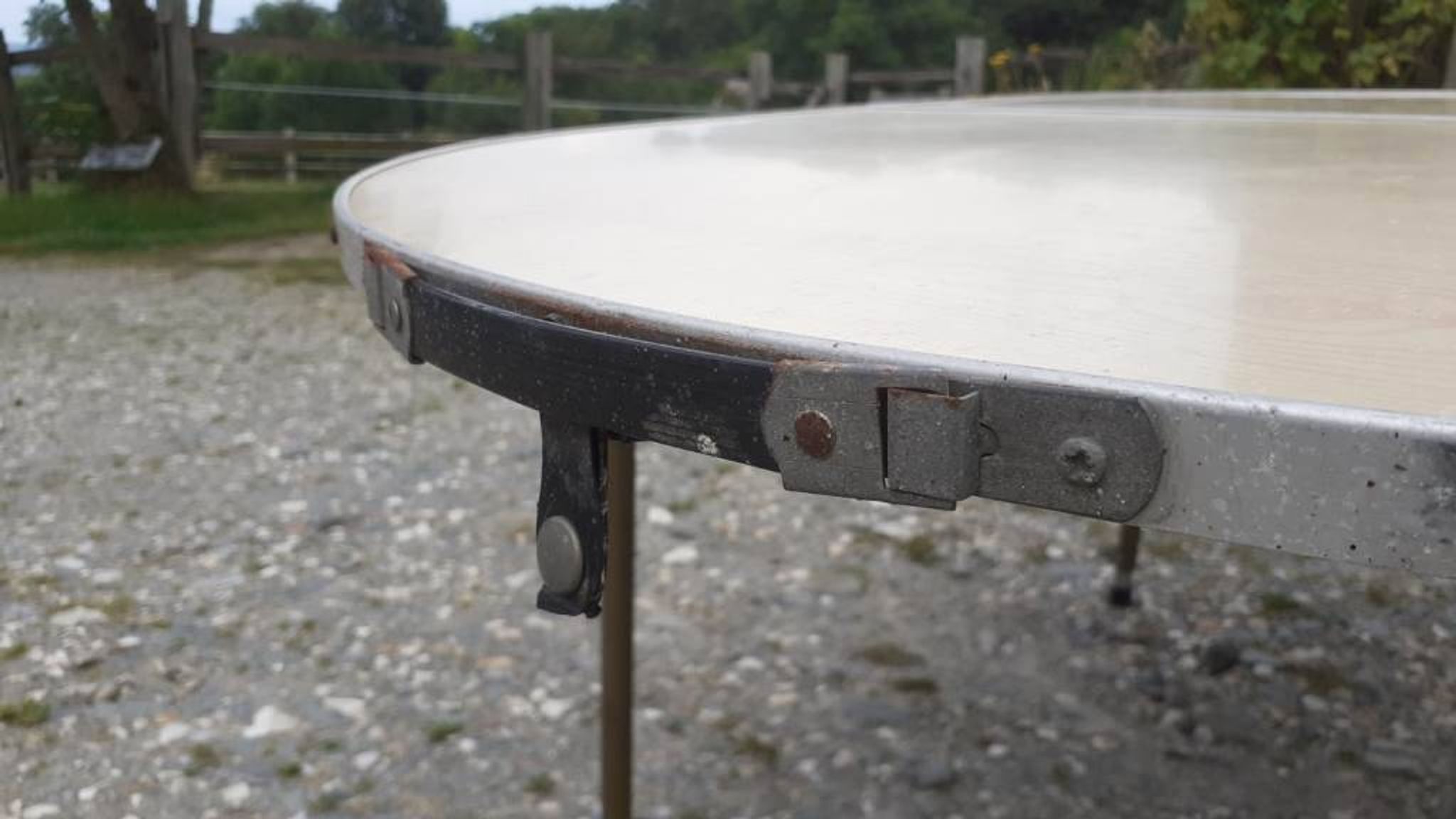Ensemble table et duo chaises pliantes camping vintage 1970