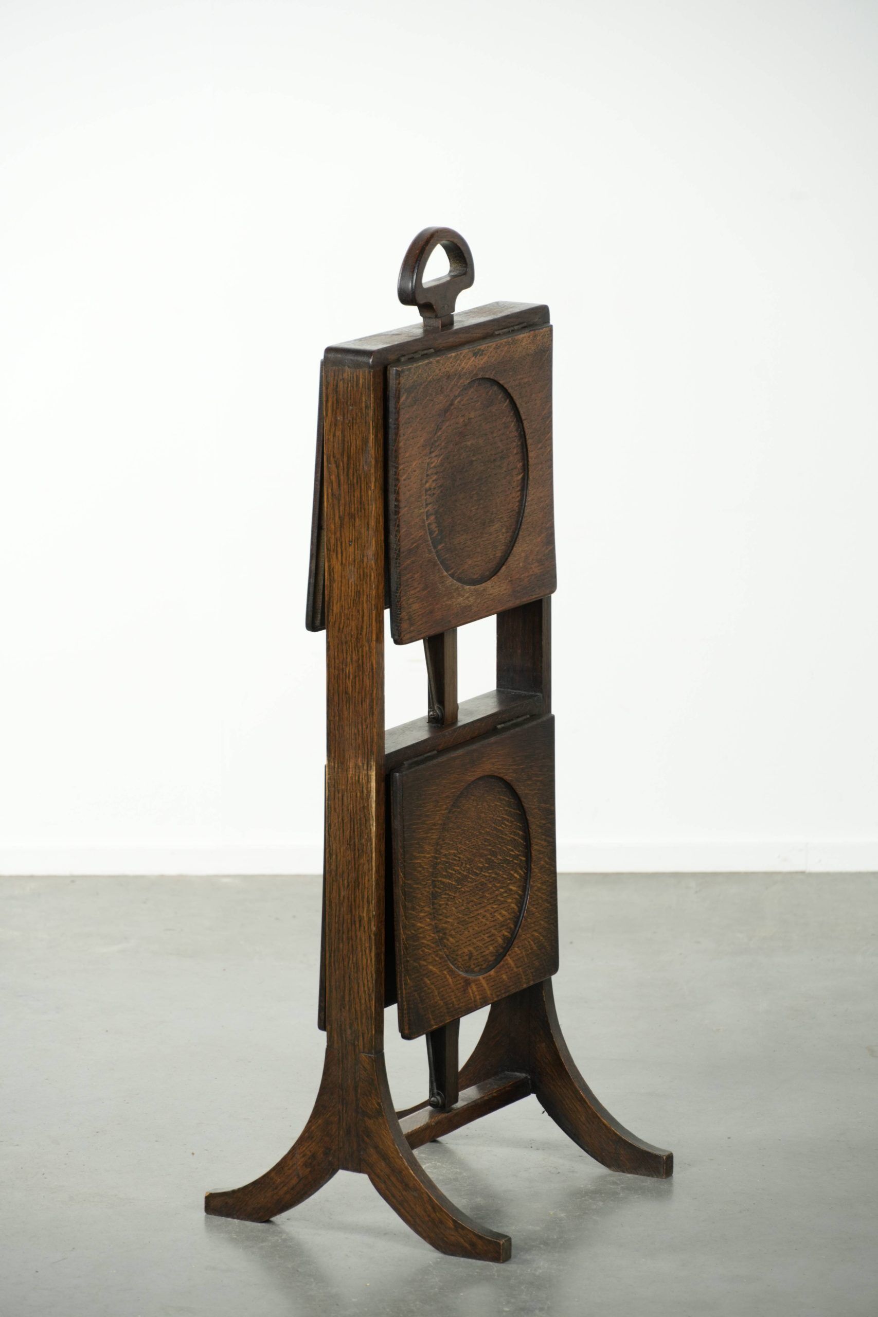 English side table made of oak from the late 19th / early 20th century