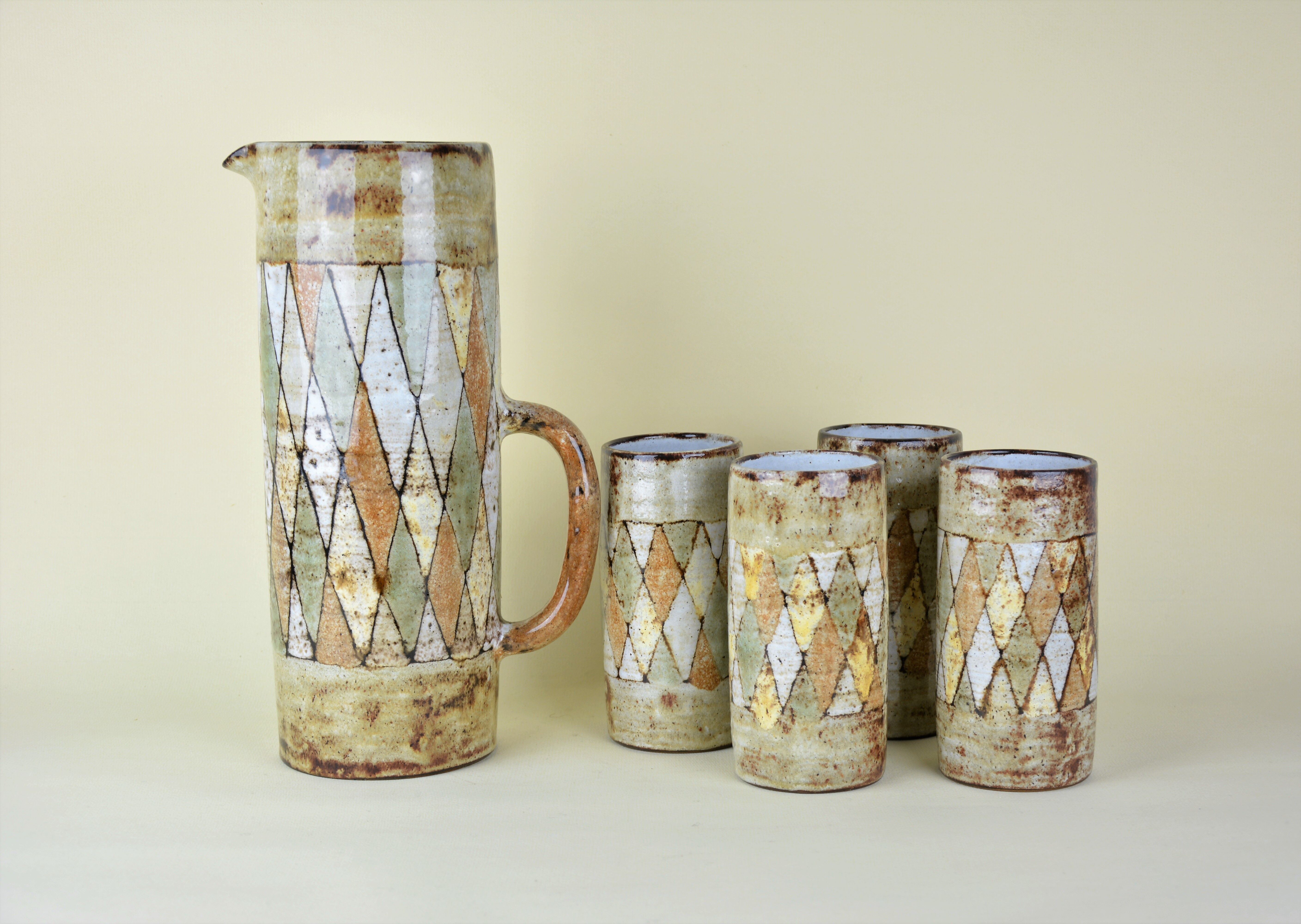Pitcher and glasses with harlequin decoration, Atelier du Vieux Moulin