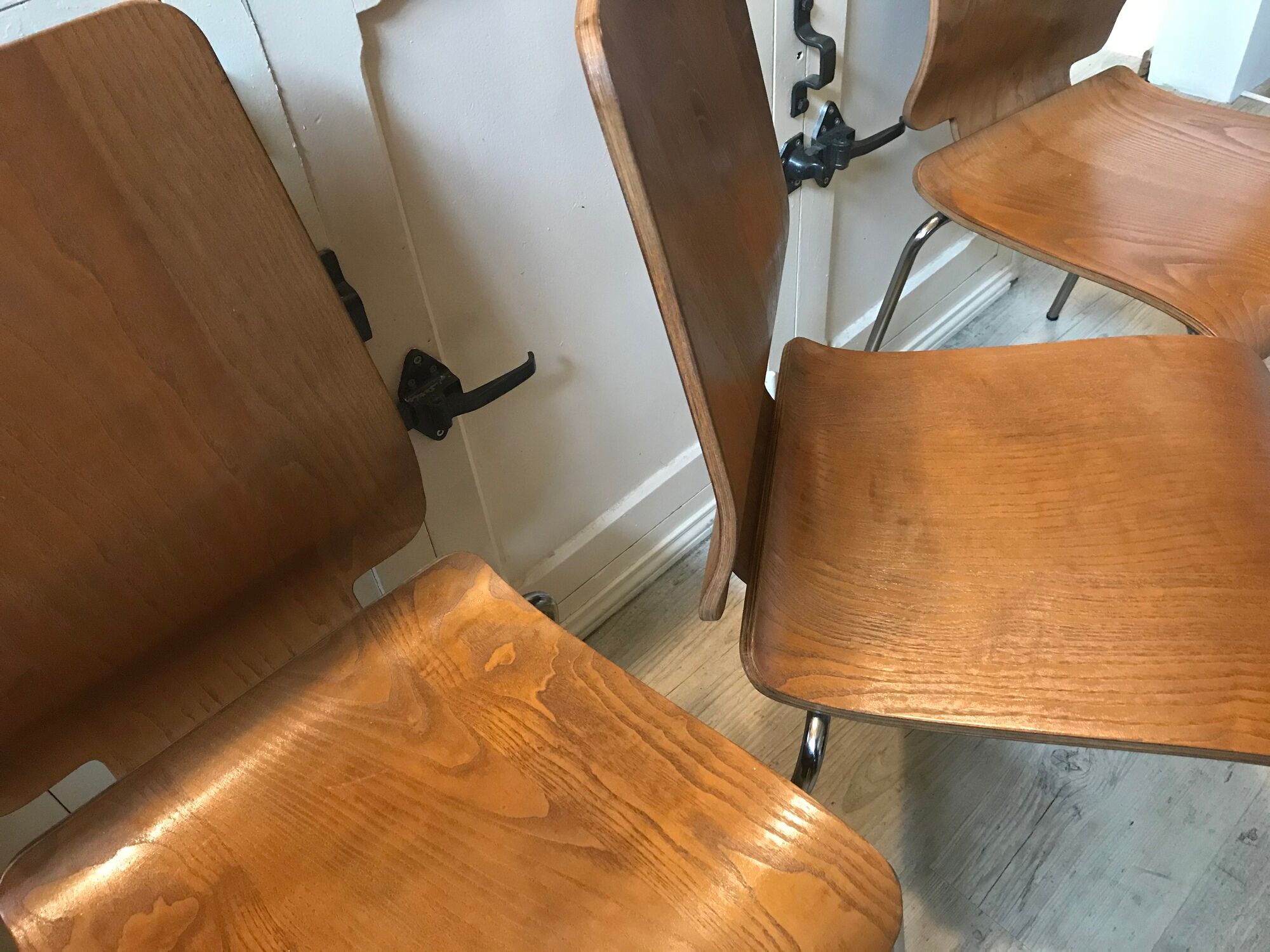 Lot of 4 vintage chairs thermomoulated
