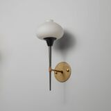 Grande applique murale italienne en laiton et verre opalin, années 1950